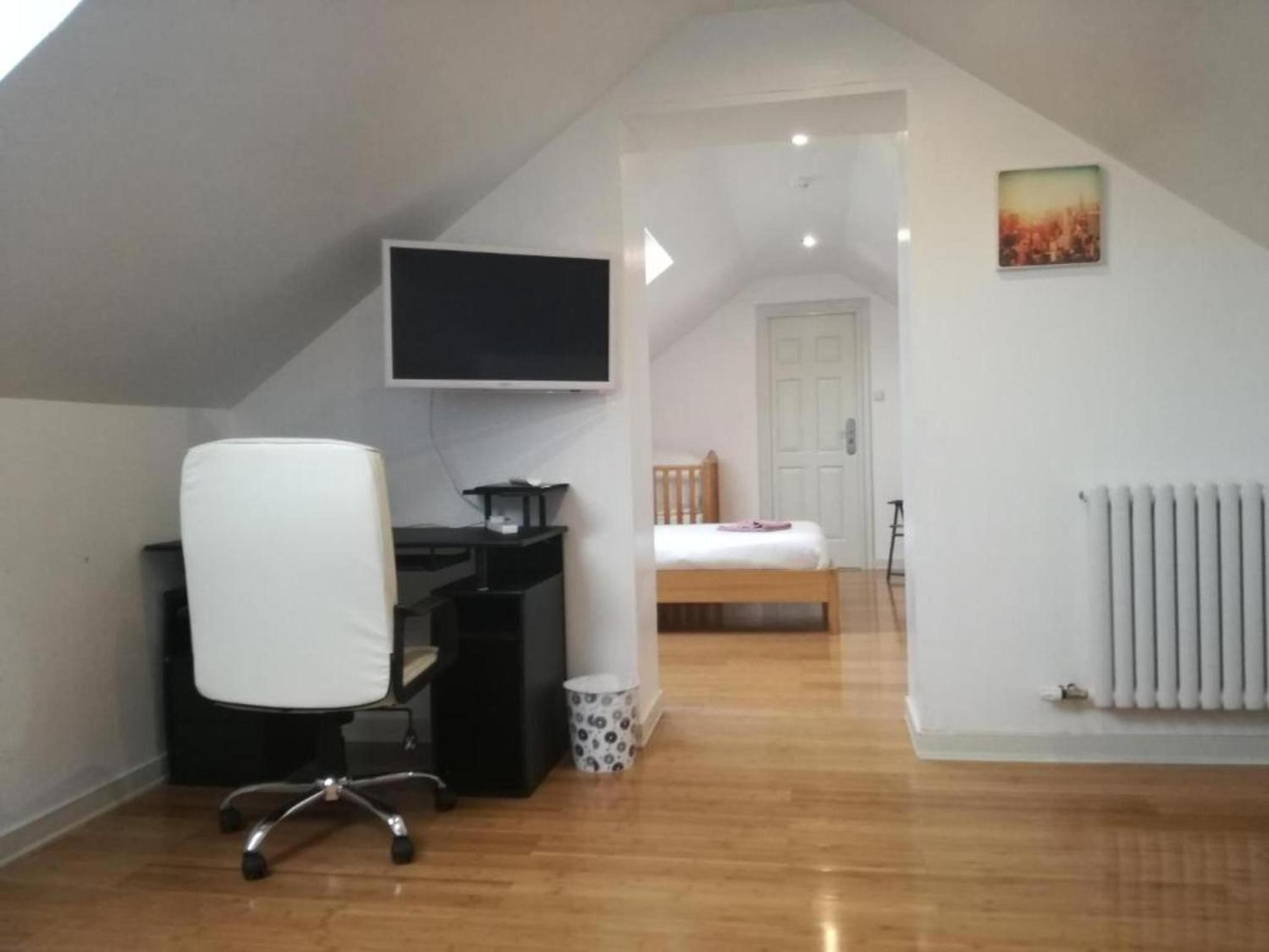 Deluxe Family Room photo 3