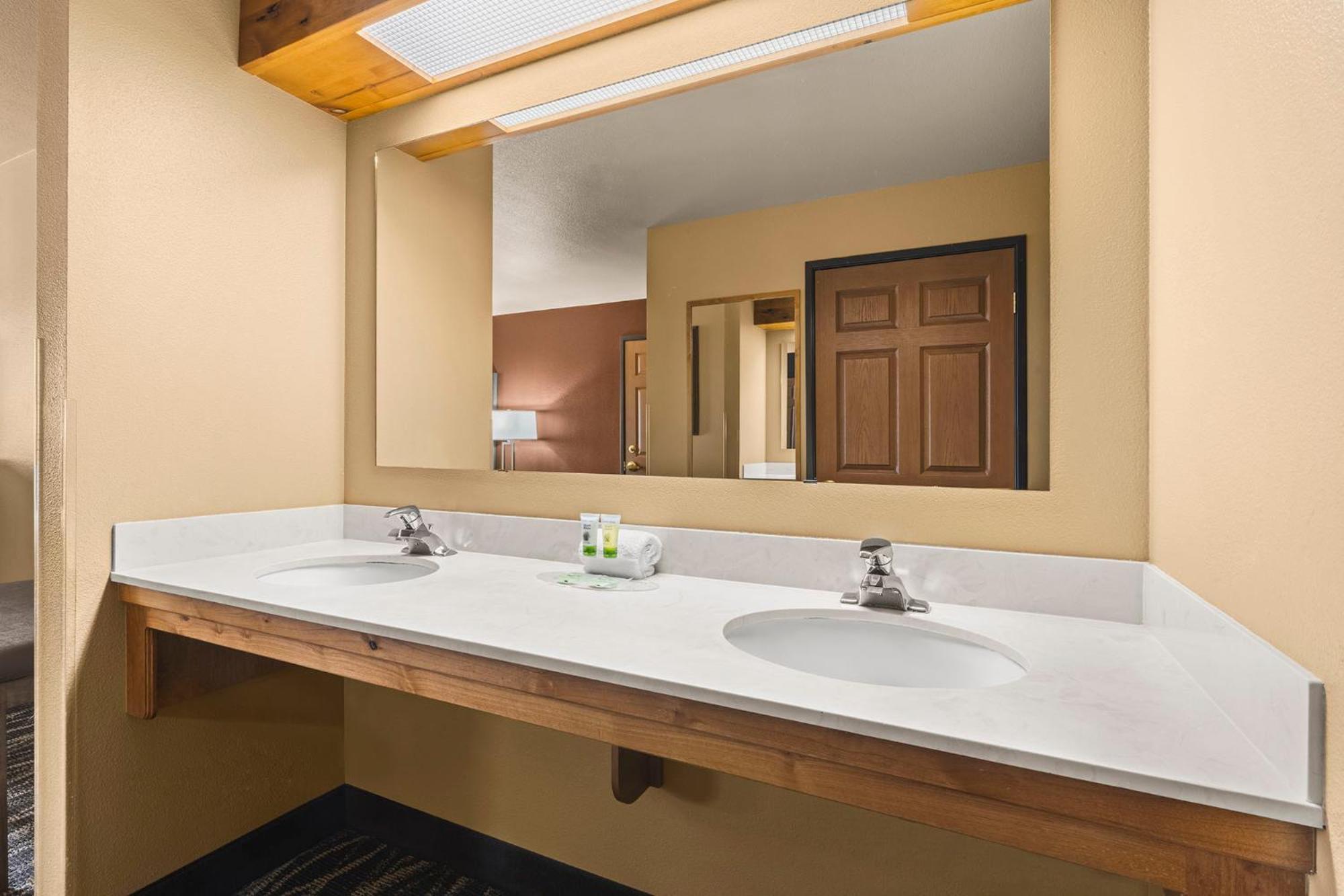 King Suite - Photo 5