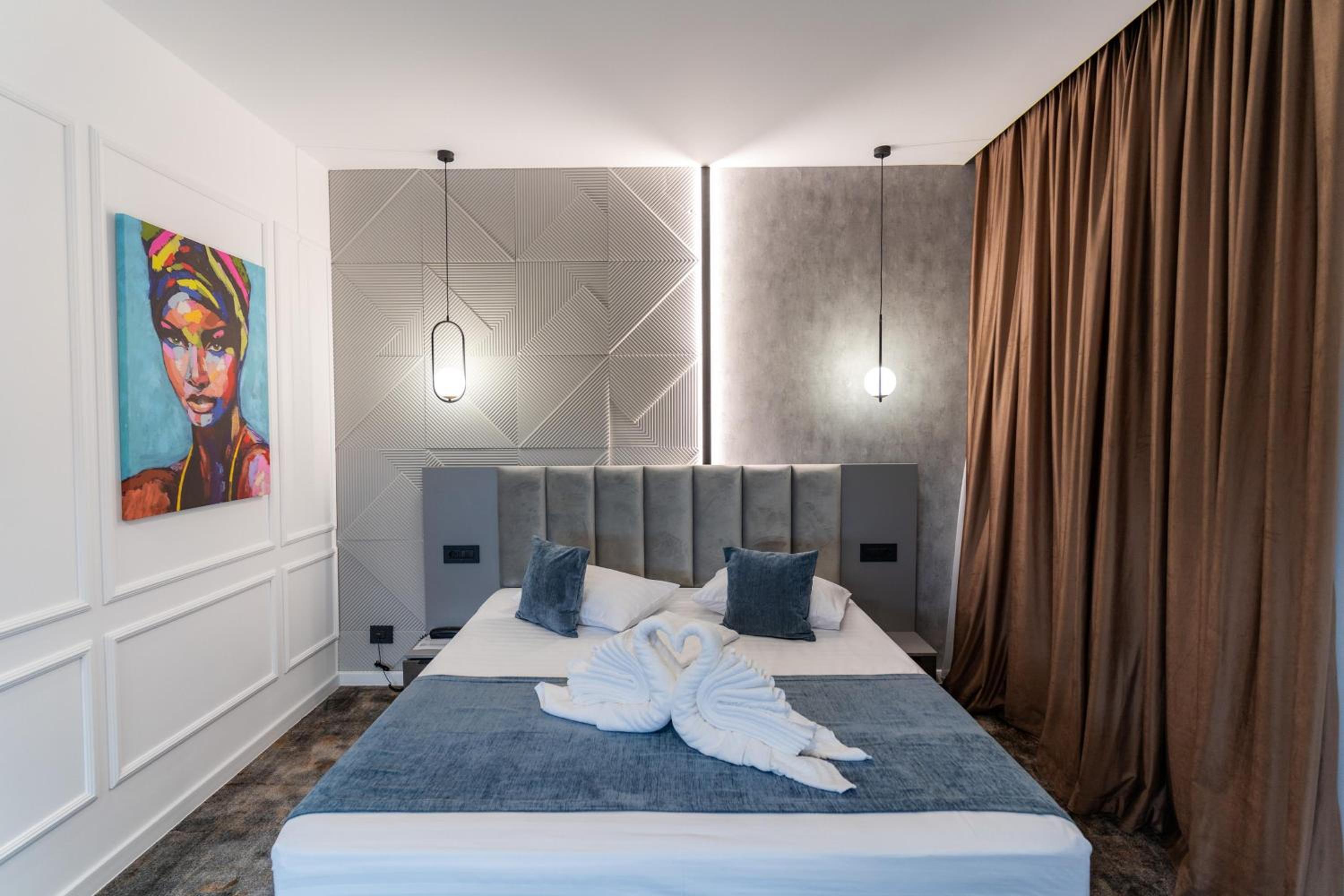 Superior King Room - Photo 12