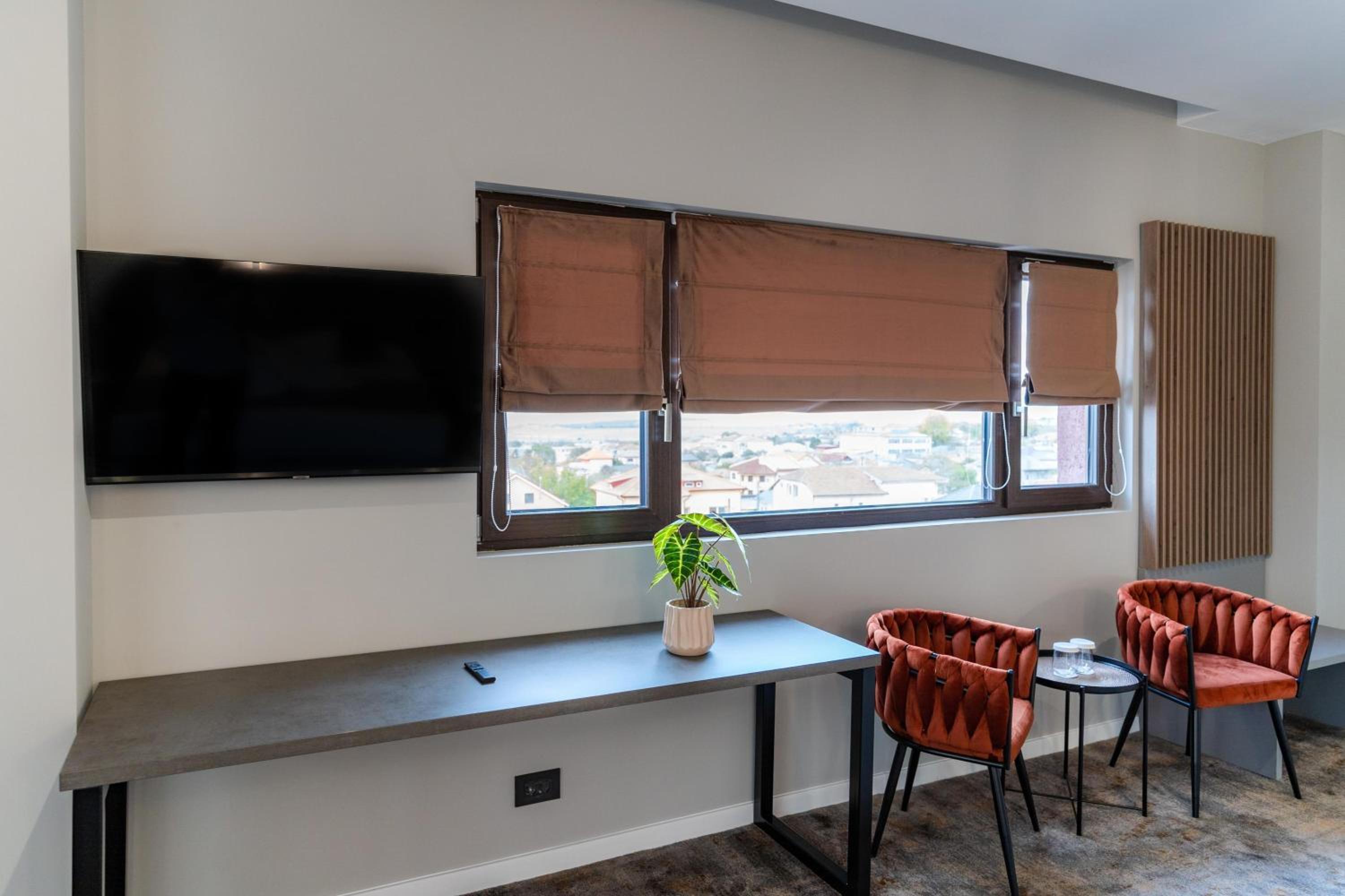 Superior King Room - Photo 11