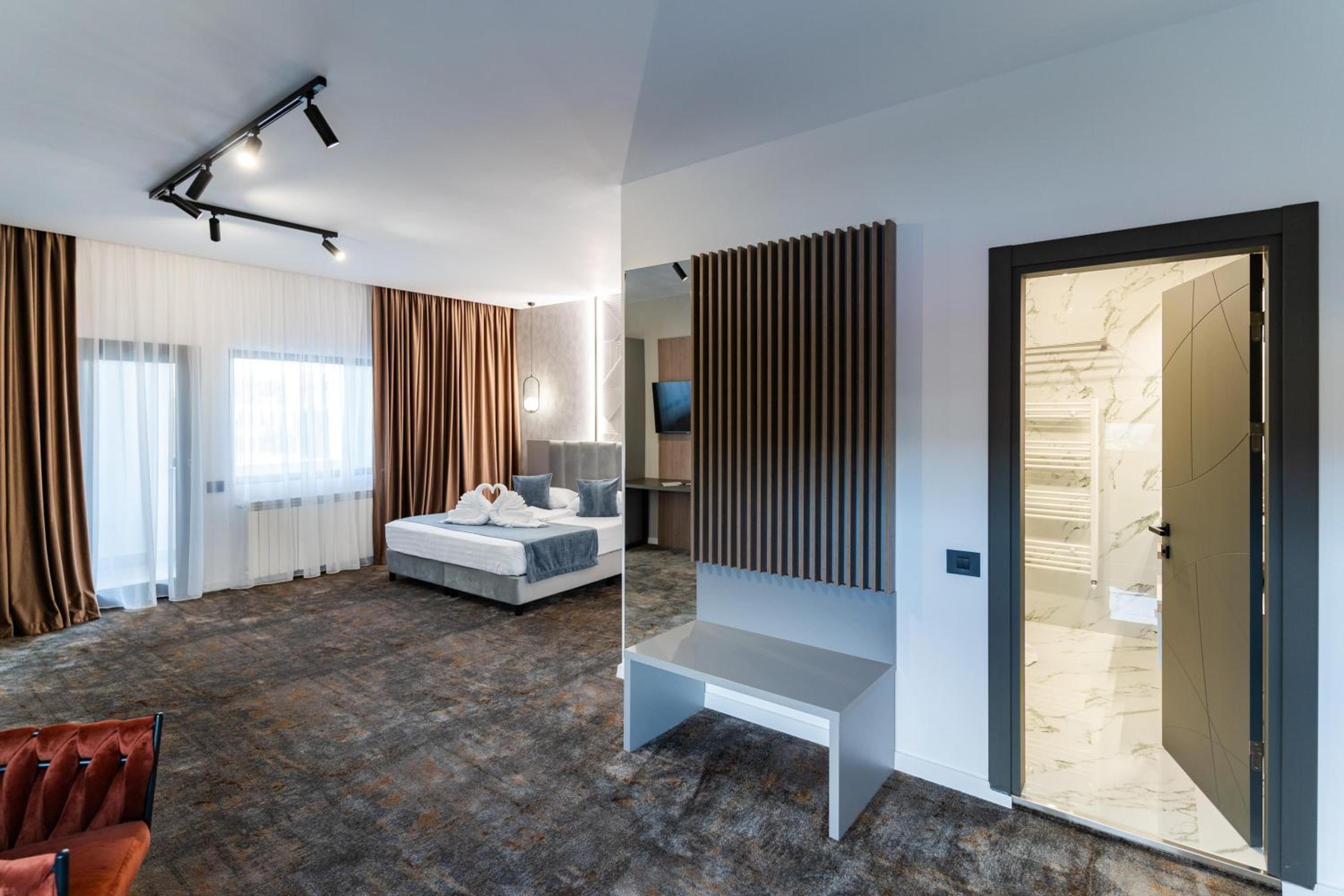 Superior King Room - Photo 24