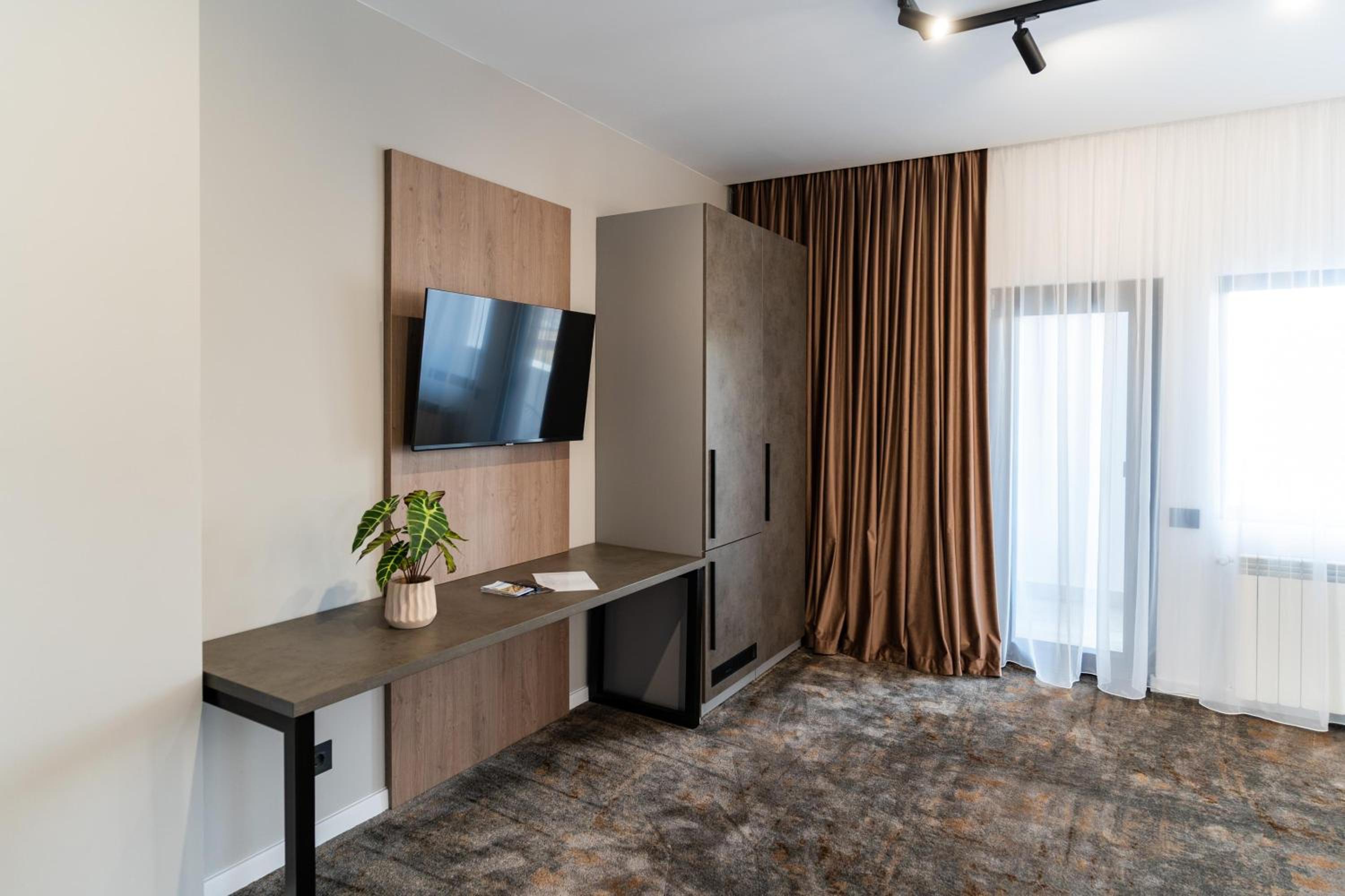 Superior King Room - Photo 26