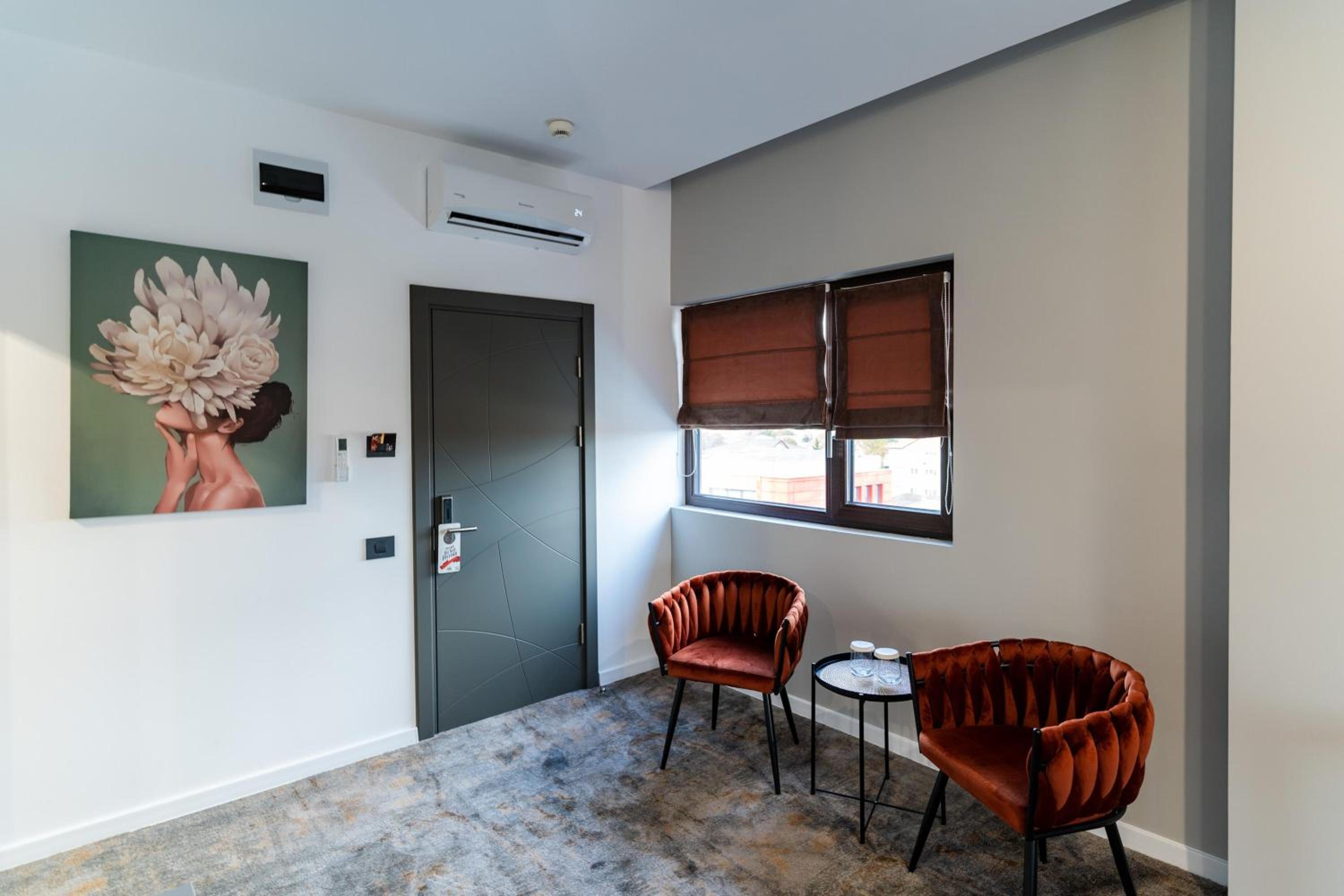 Superior King Room - Photo 4