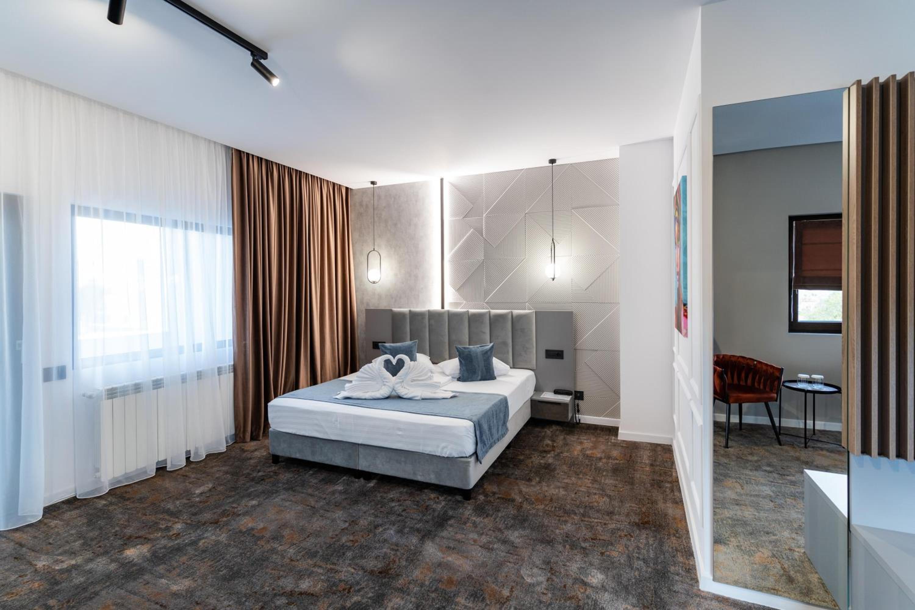Superior King Room - Photo 25