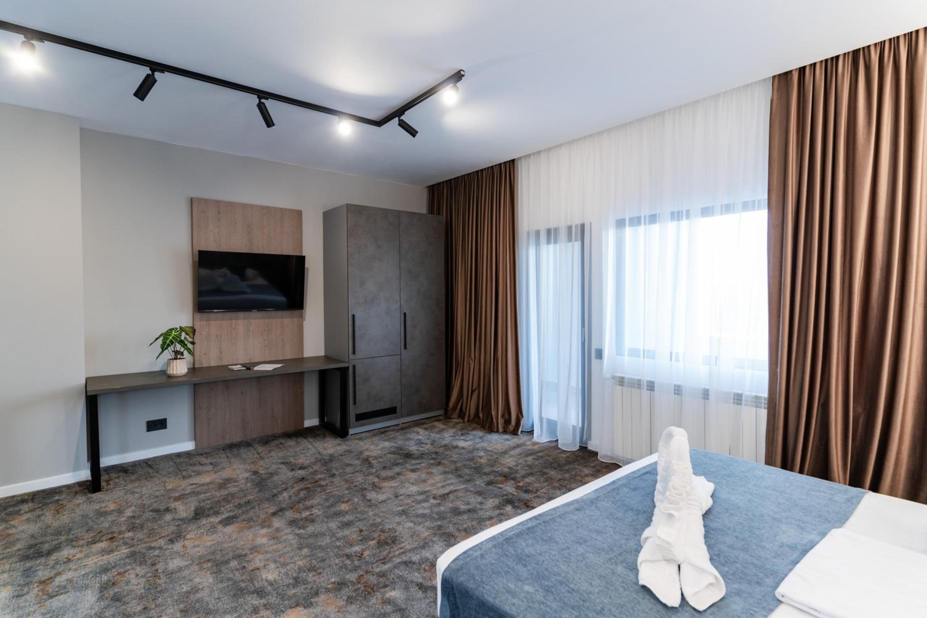 Superior King Room - Photo 19