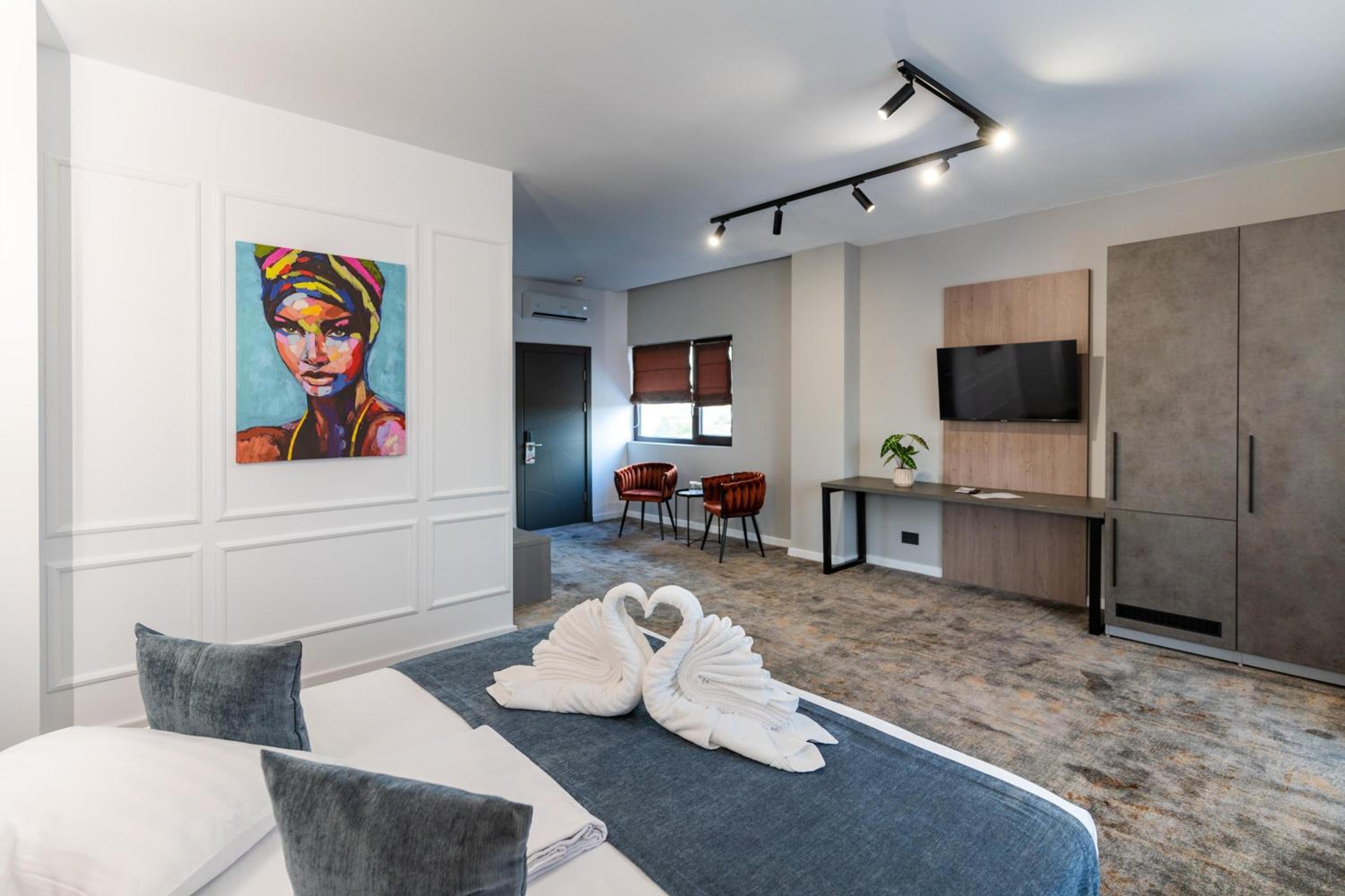 Superior King Room - Photo 18