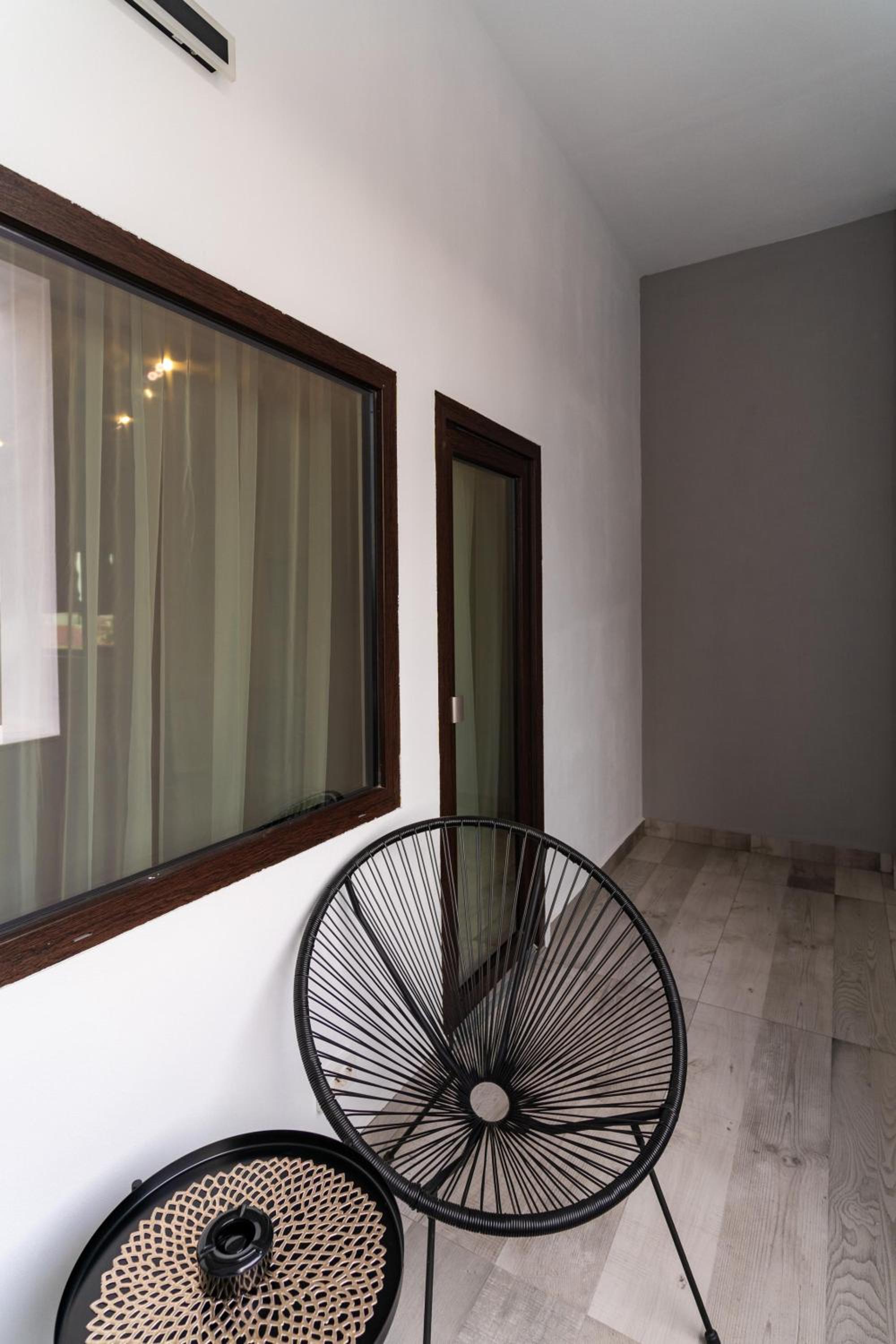 Superior King Room - Photo 16