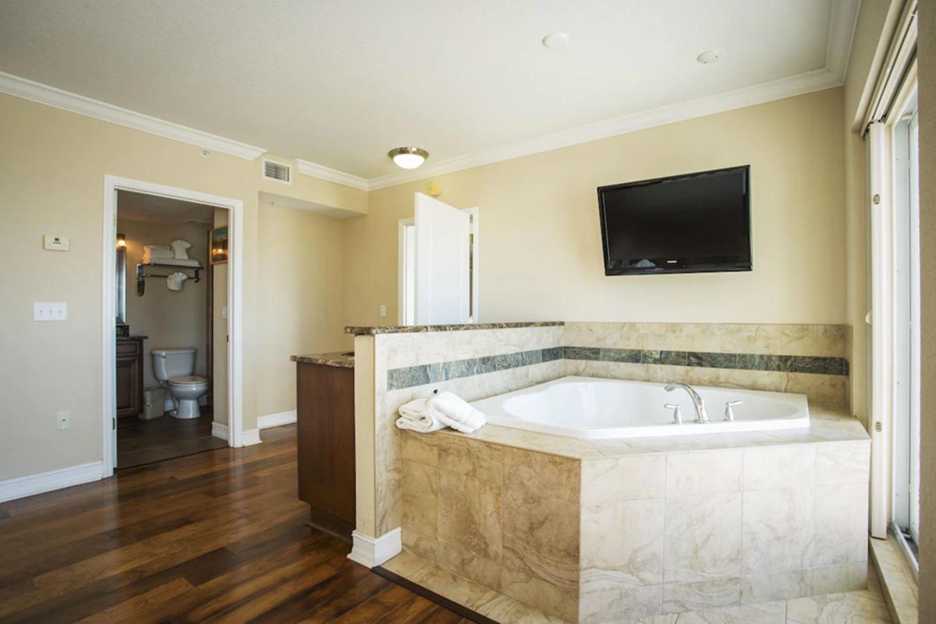 Three-Bedroom Penthouse Suite photo 3