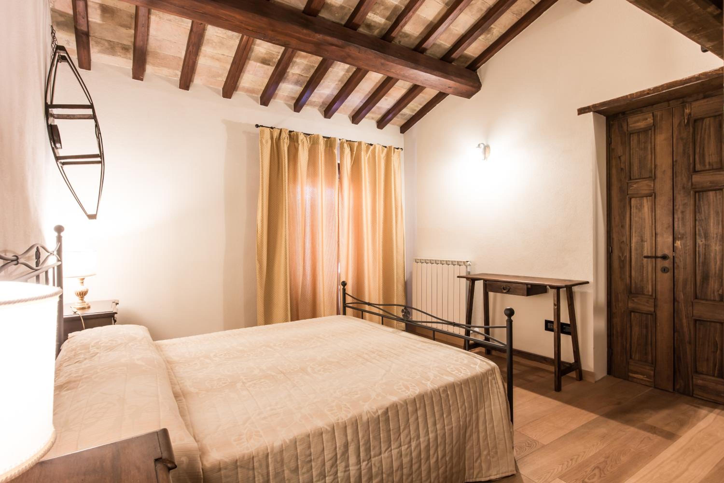 Apartment - Split Level - Photo 1