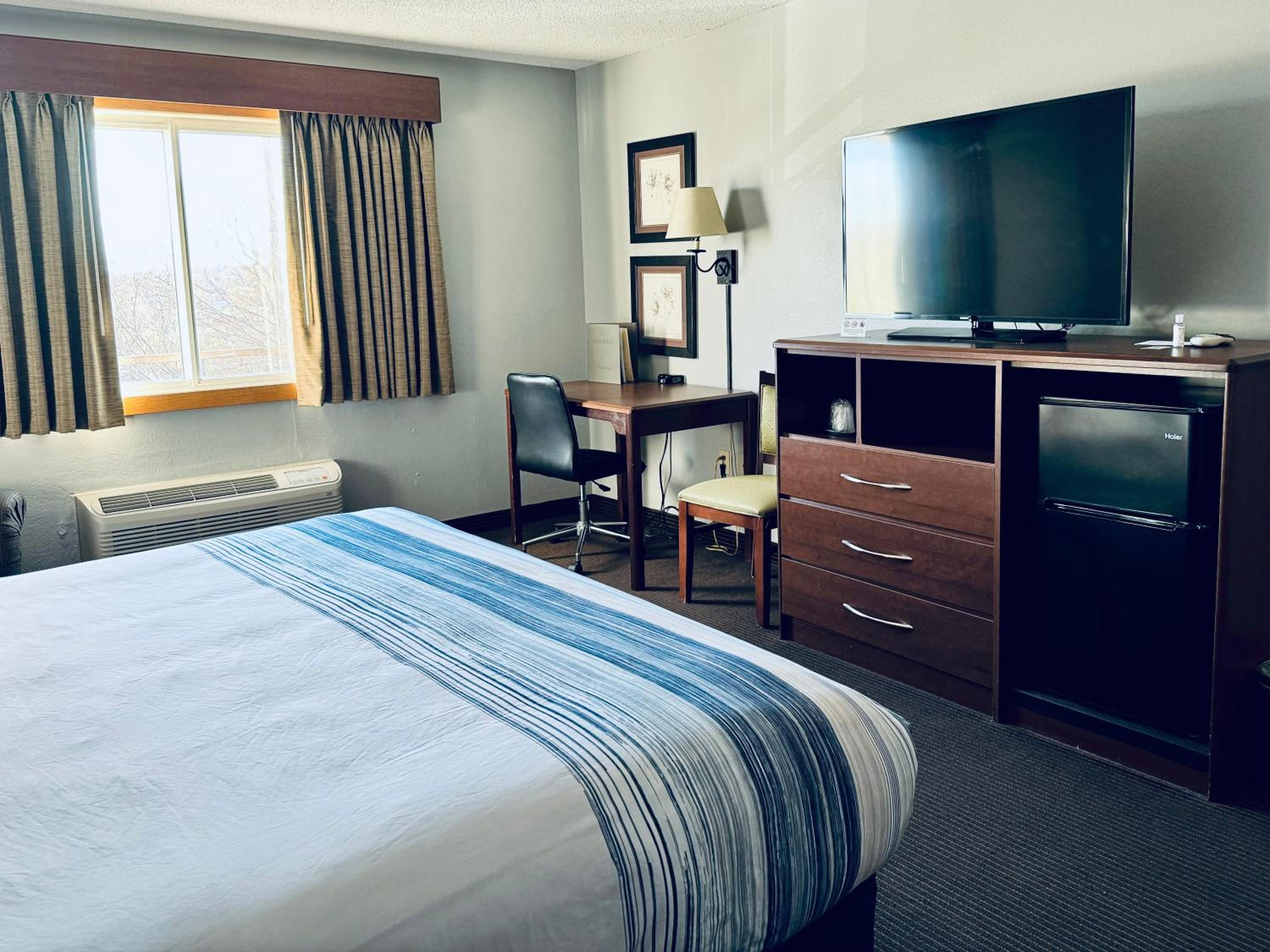 King Room - Non-Smoking - Photo 2