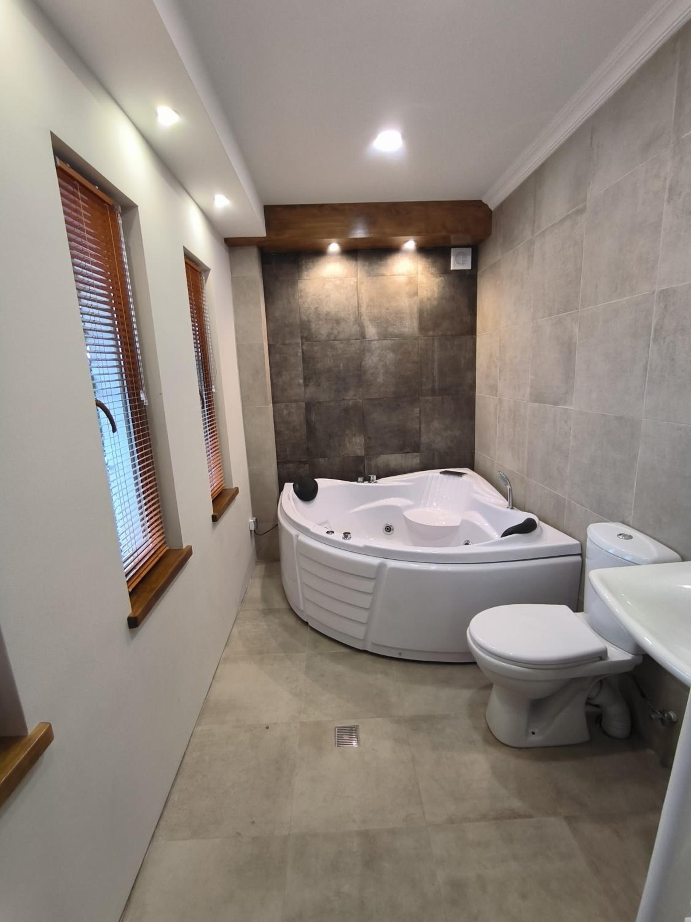 Double Room with Spa Bath photo 3