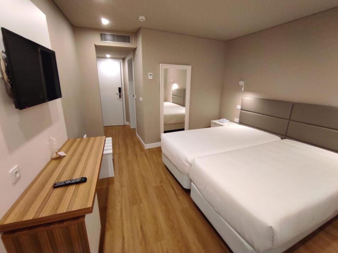 Twin Room - Photo 1