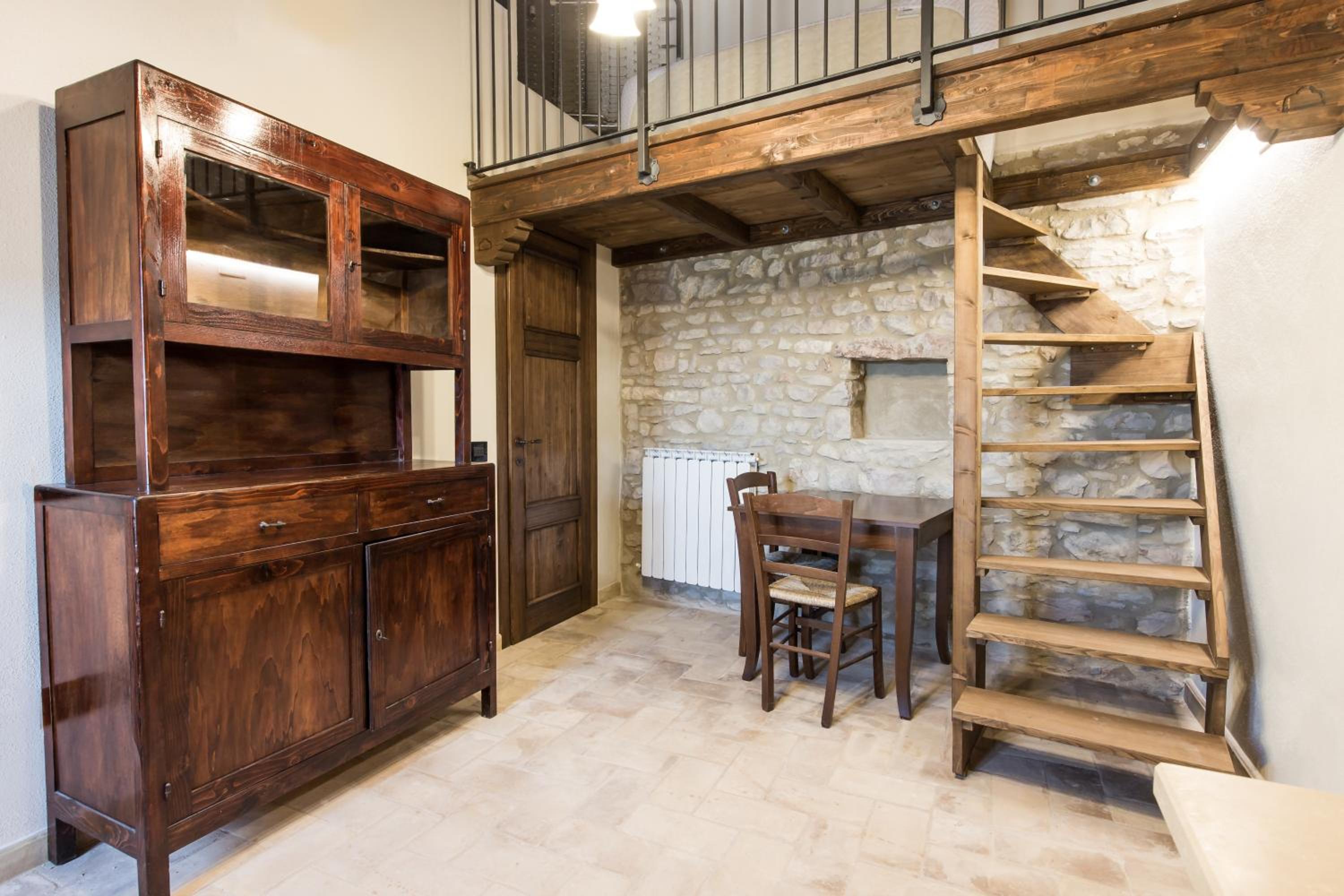 Apartment - Split Level - Photo 8