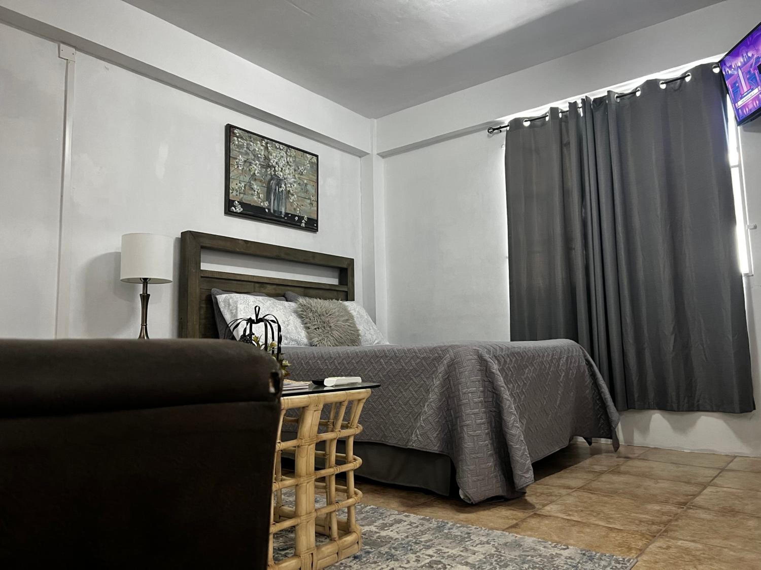 One-Bedroom Apartment photo 1