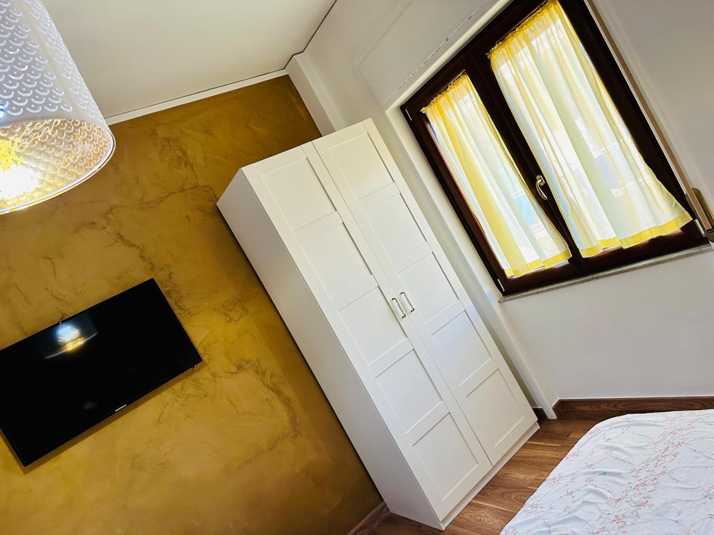 Deluxe Double Room with Side Sea View - Photo 14