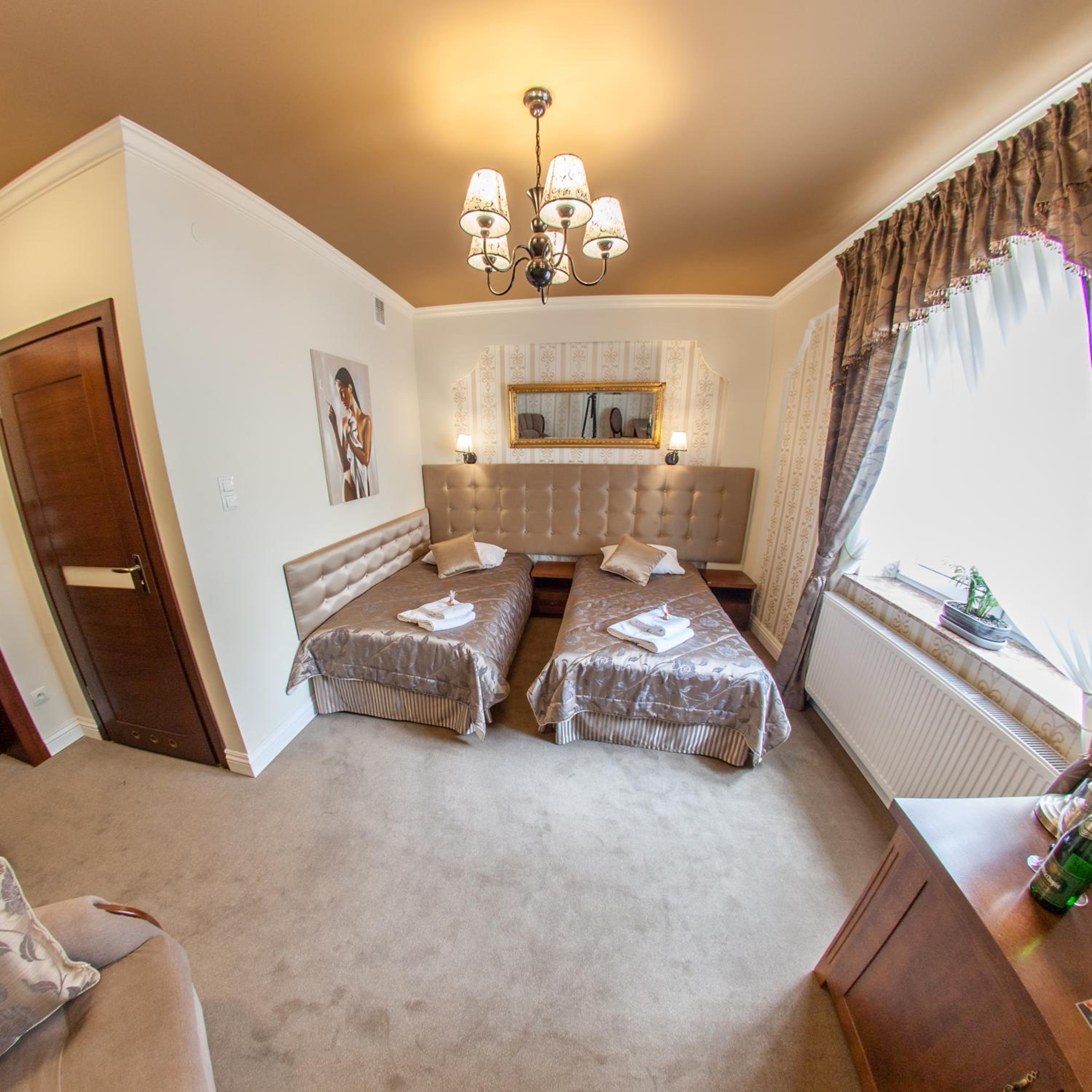 Twin Room - Photo 9