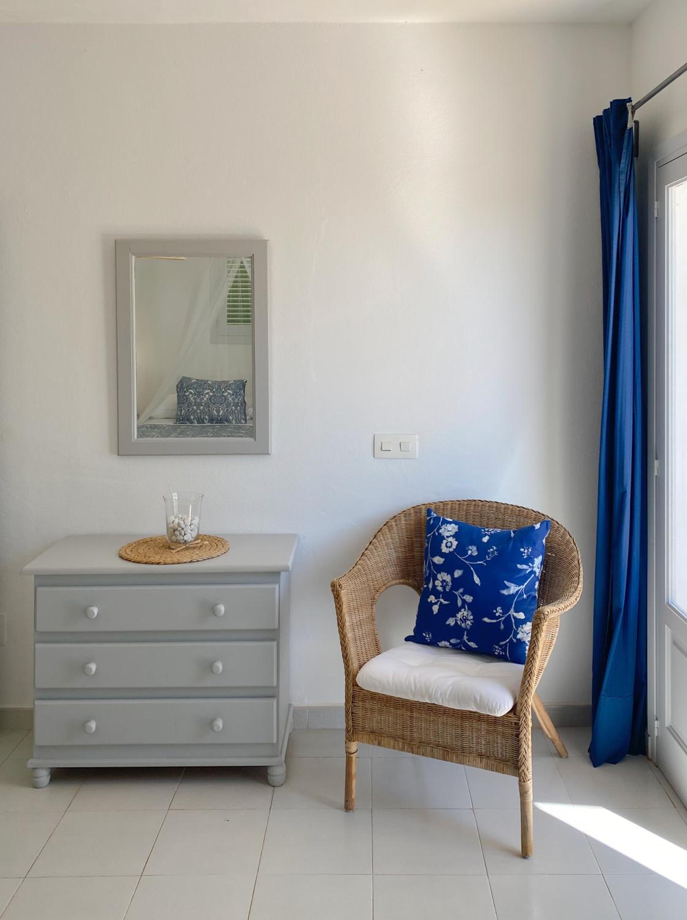 Apartment with Sea View - Photo 7
