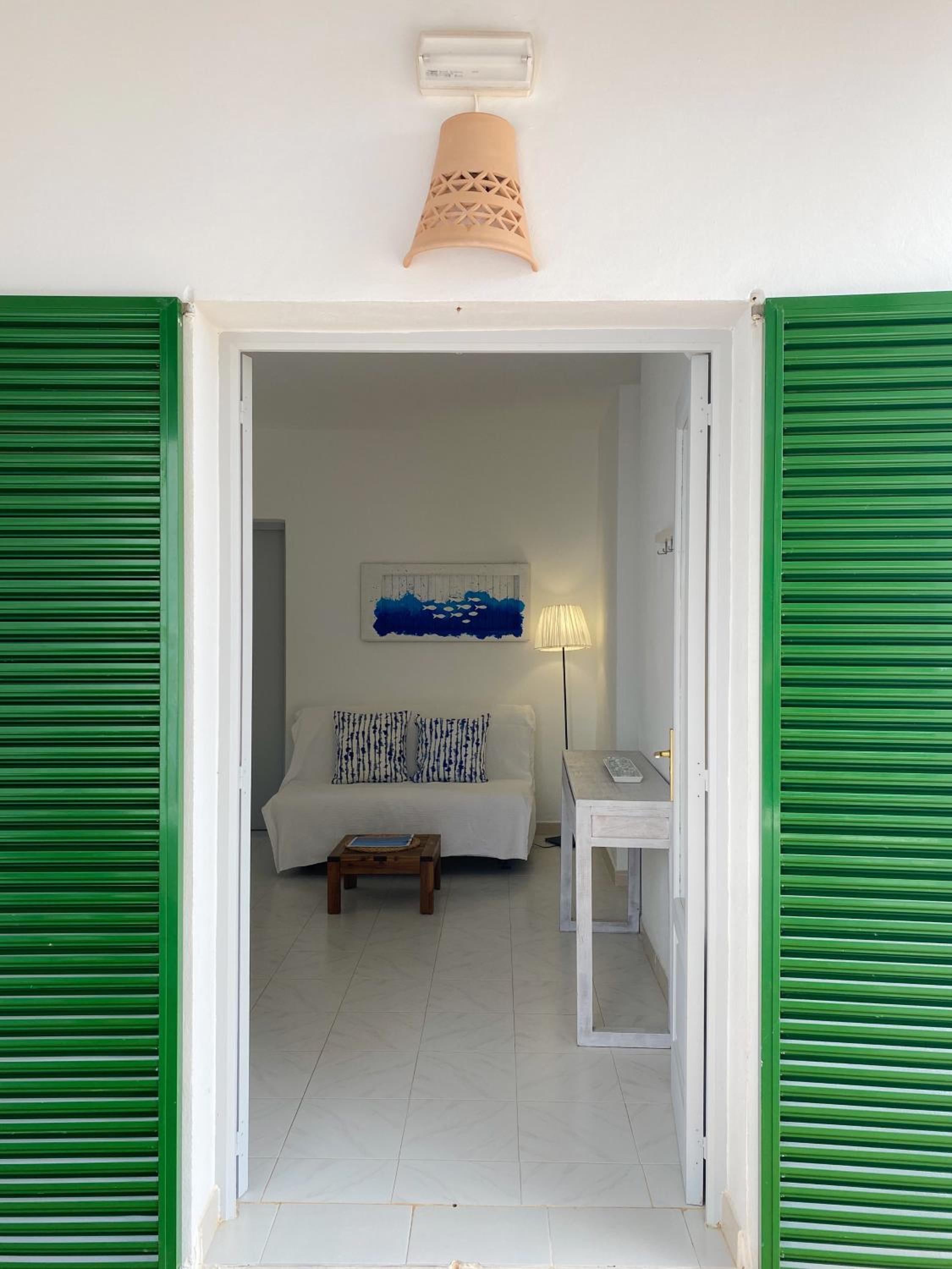 Apartment with Sea View - Photo 8