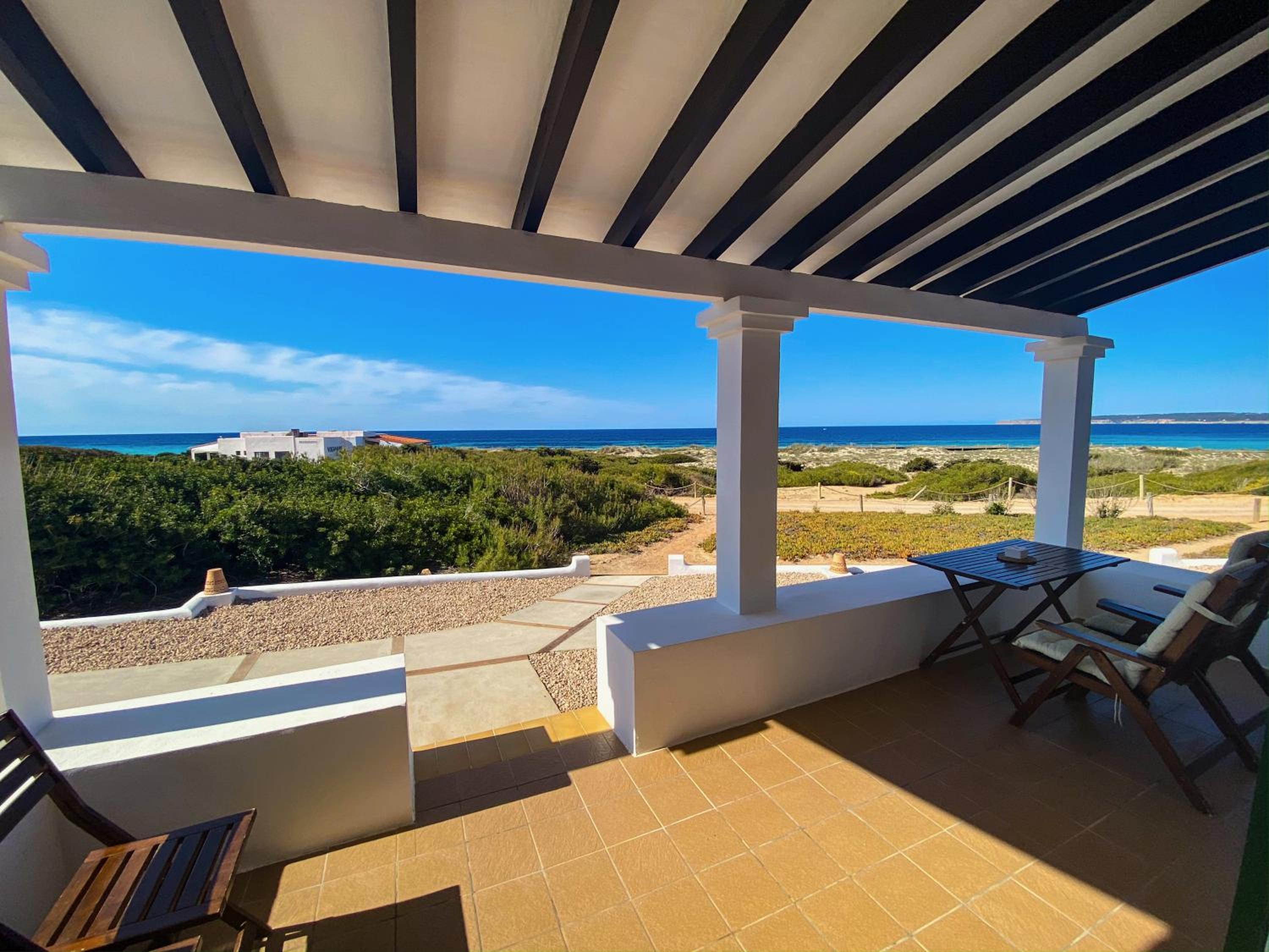 Deluxe Bungalow with Sea View - Photo 3