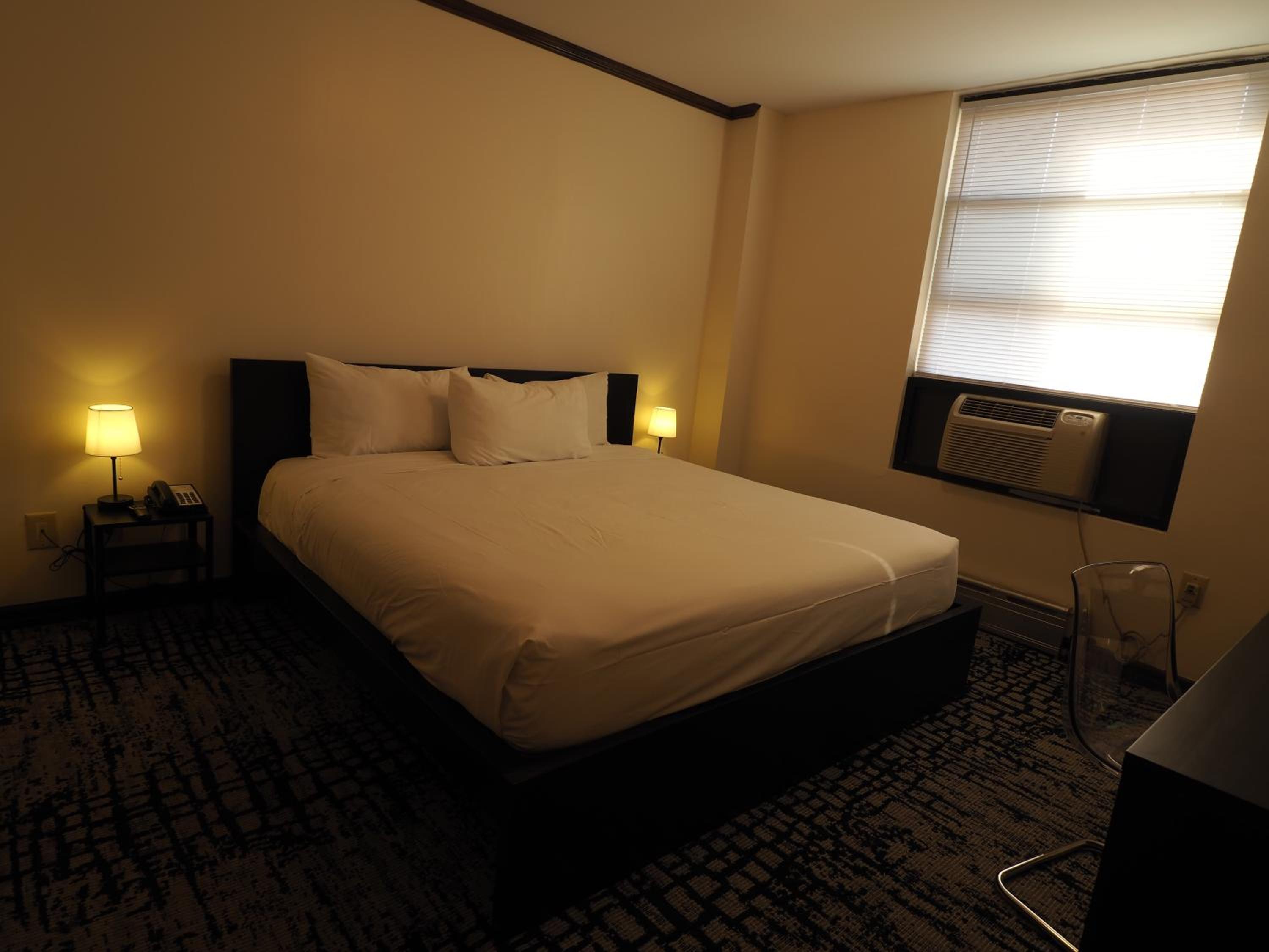 Gold, 1 Full Bed