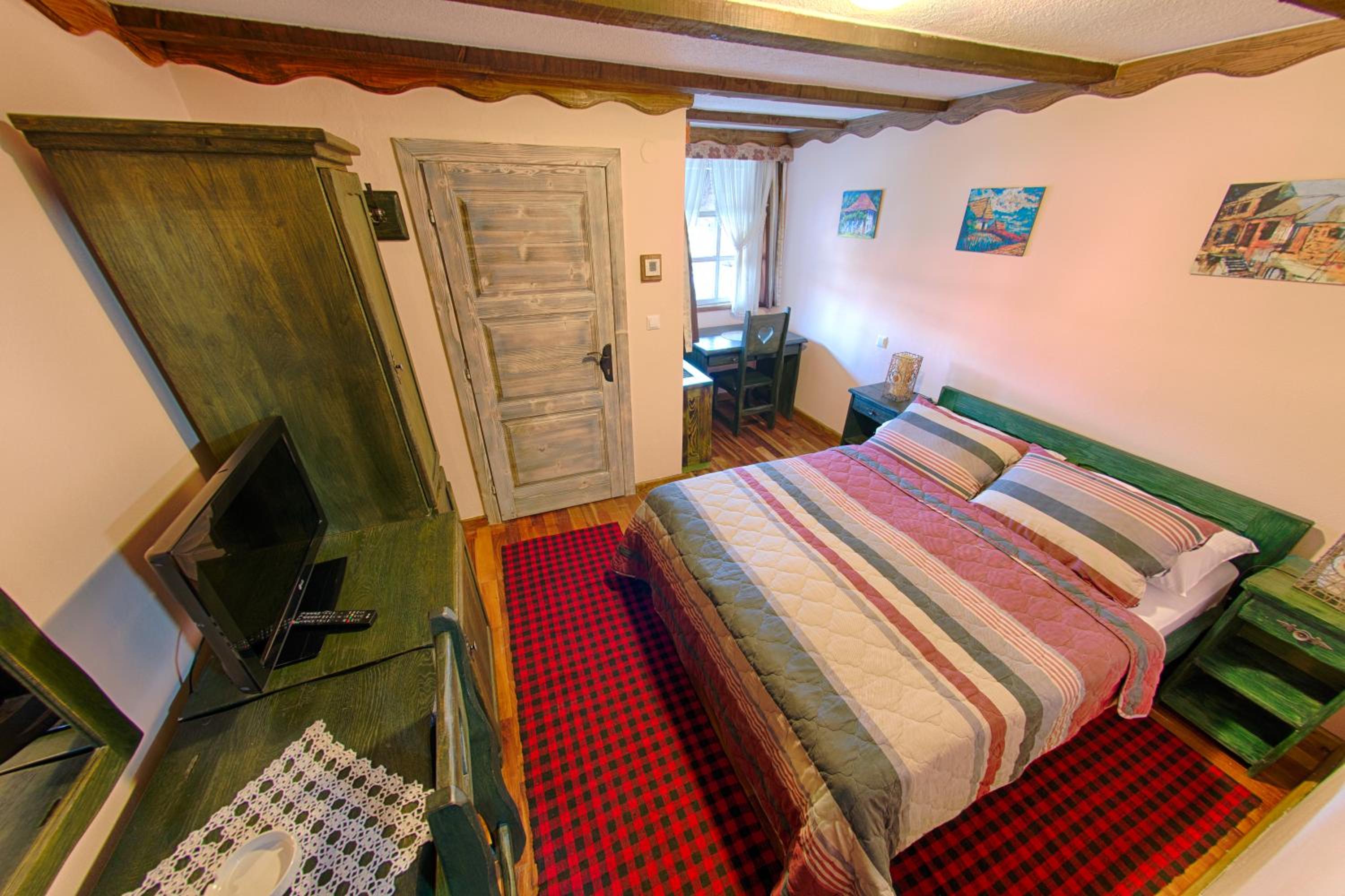 Double Room - Photo 12