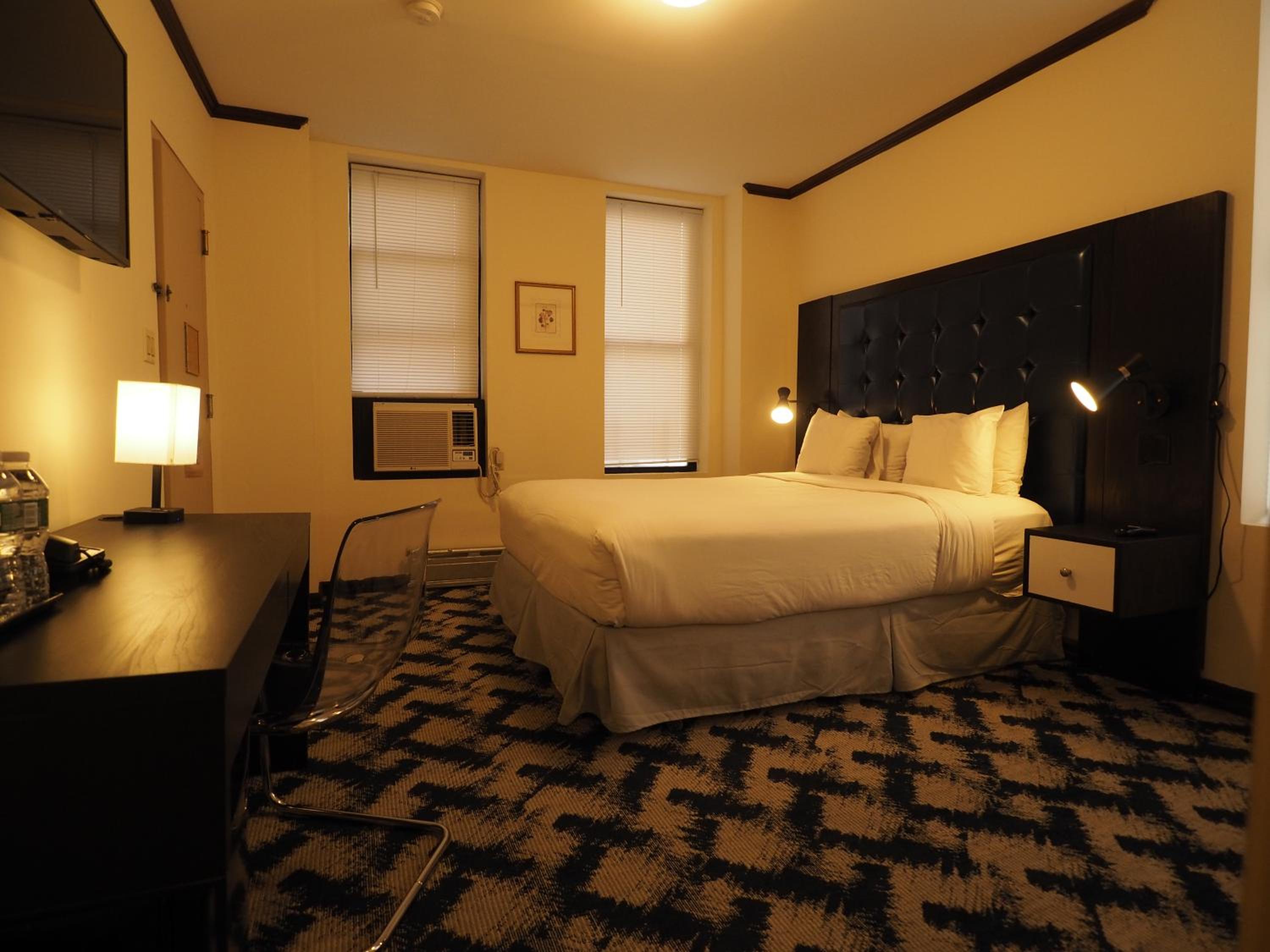 Gold, 1 King Bed