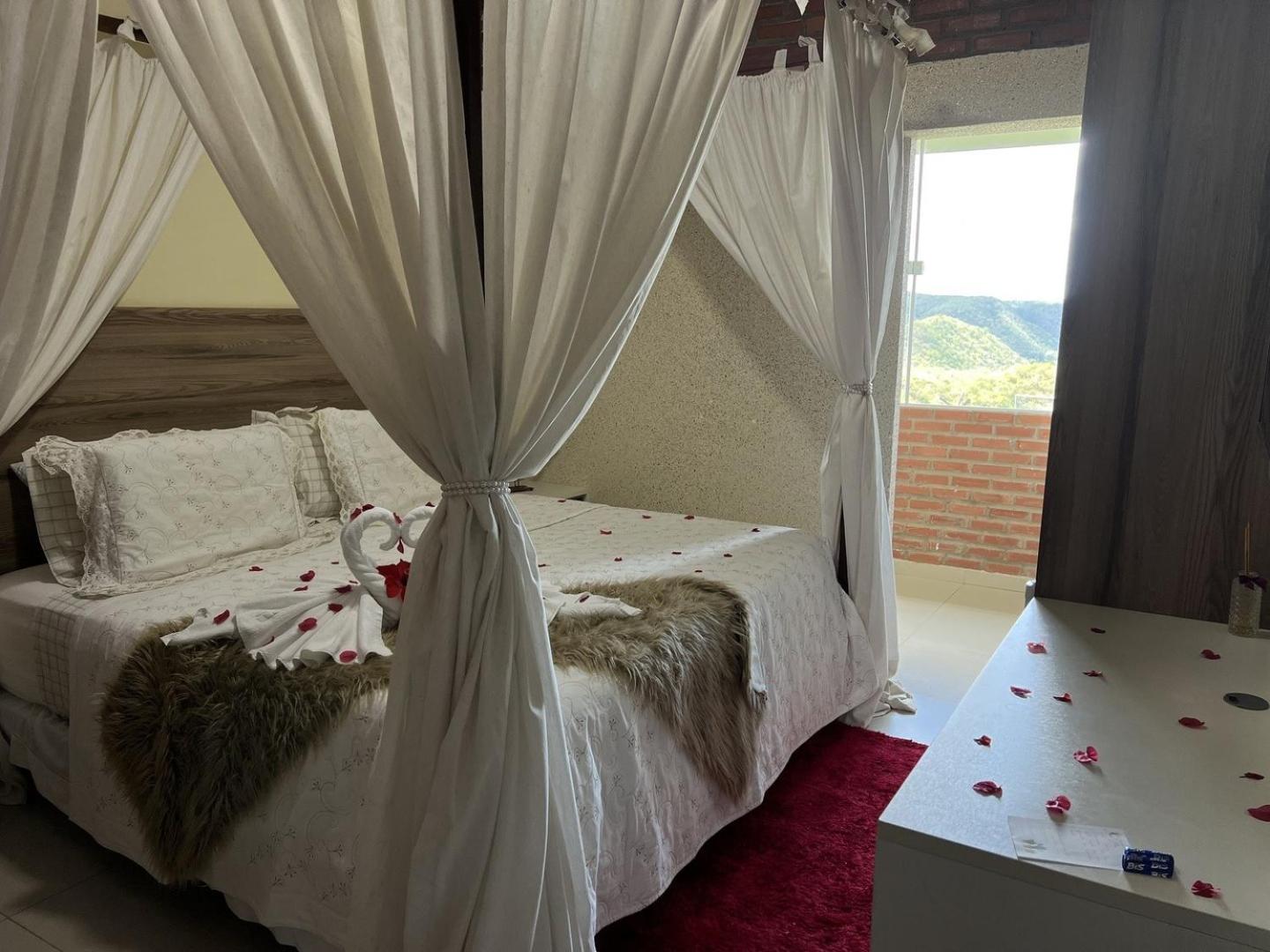 Deluxe Queen Suite