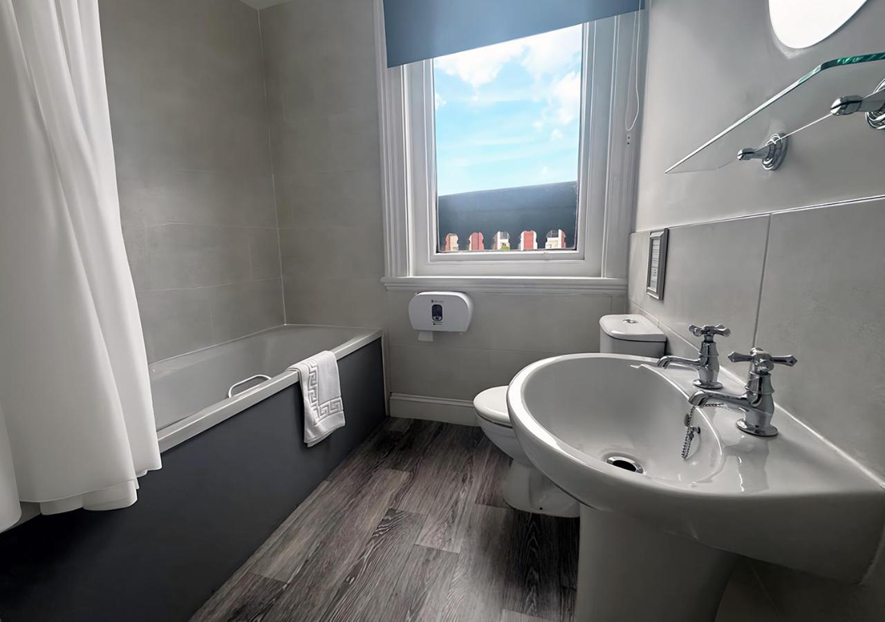 Superior King Suite photo 3