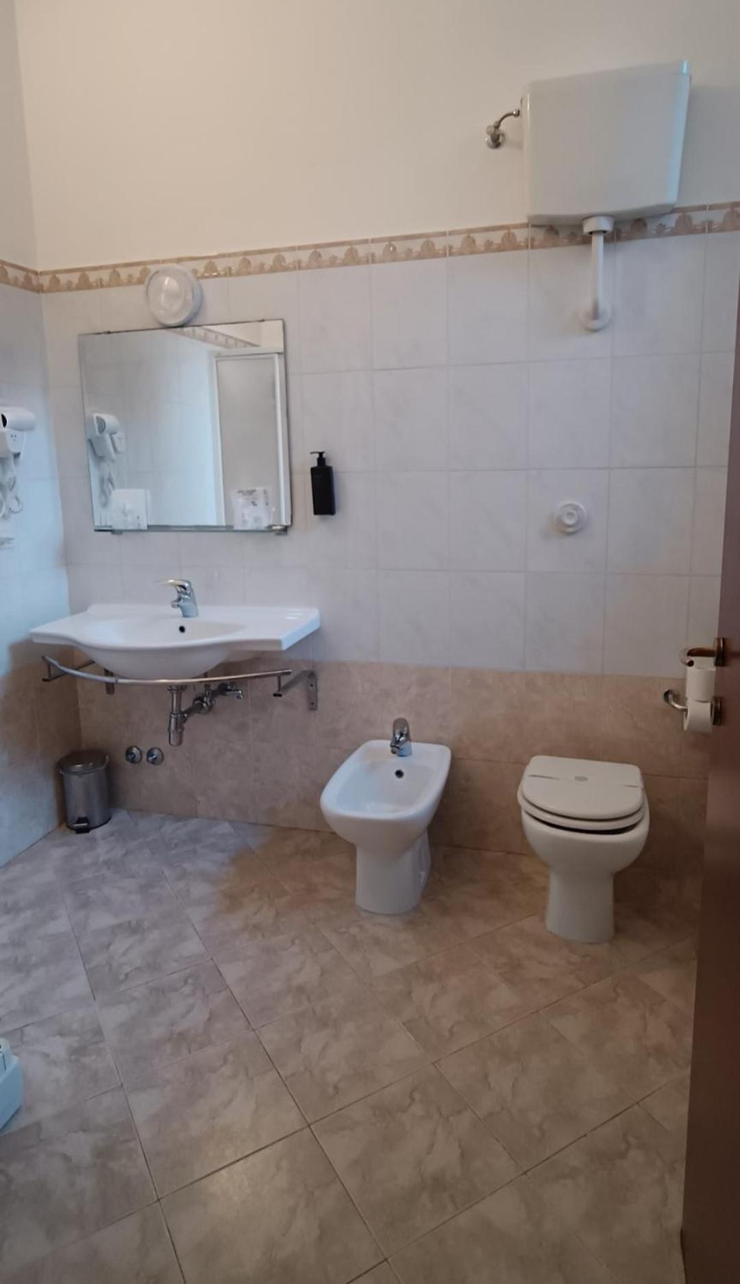 Economy Double Room - Photo 4