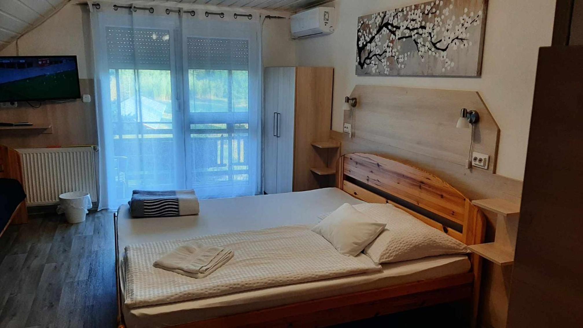 Family Room with Private Bathroom photo 1