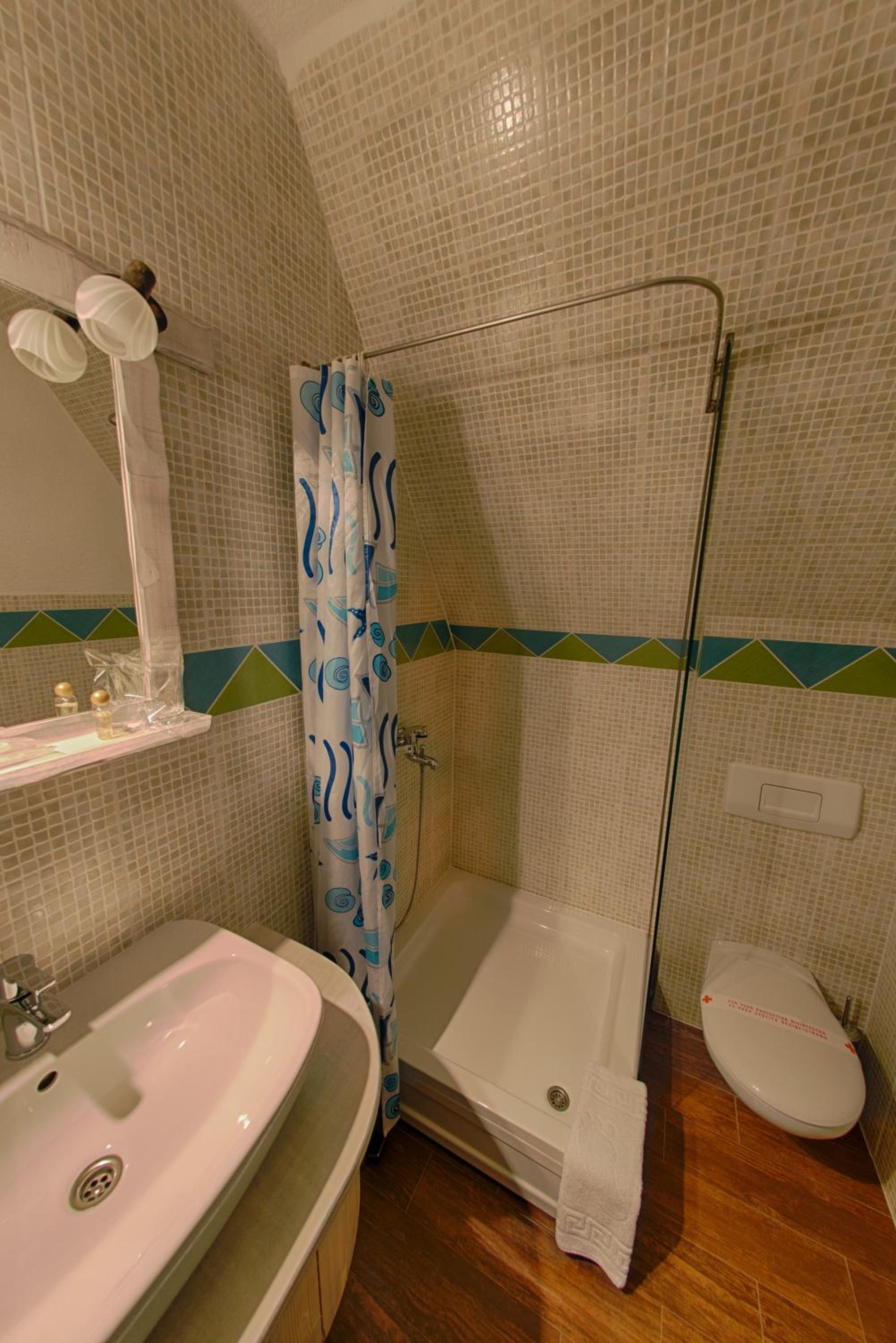 Double Room - Photo 16