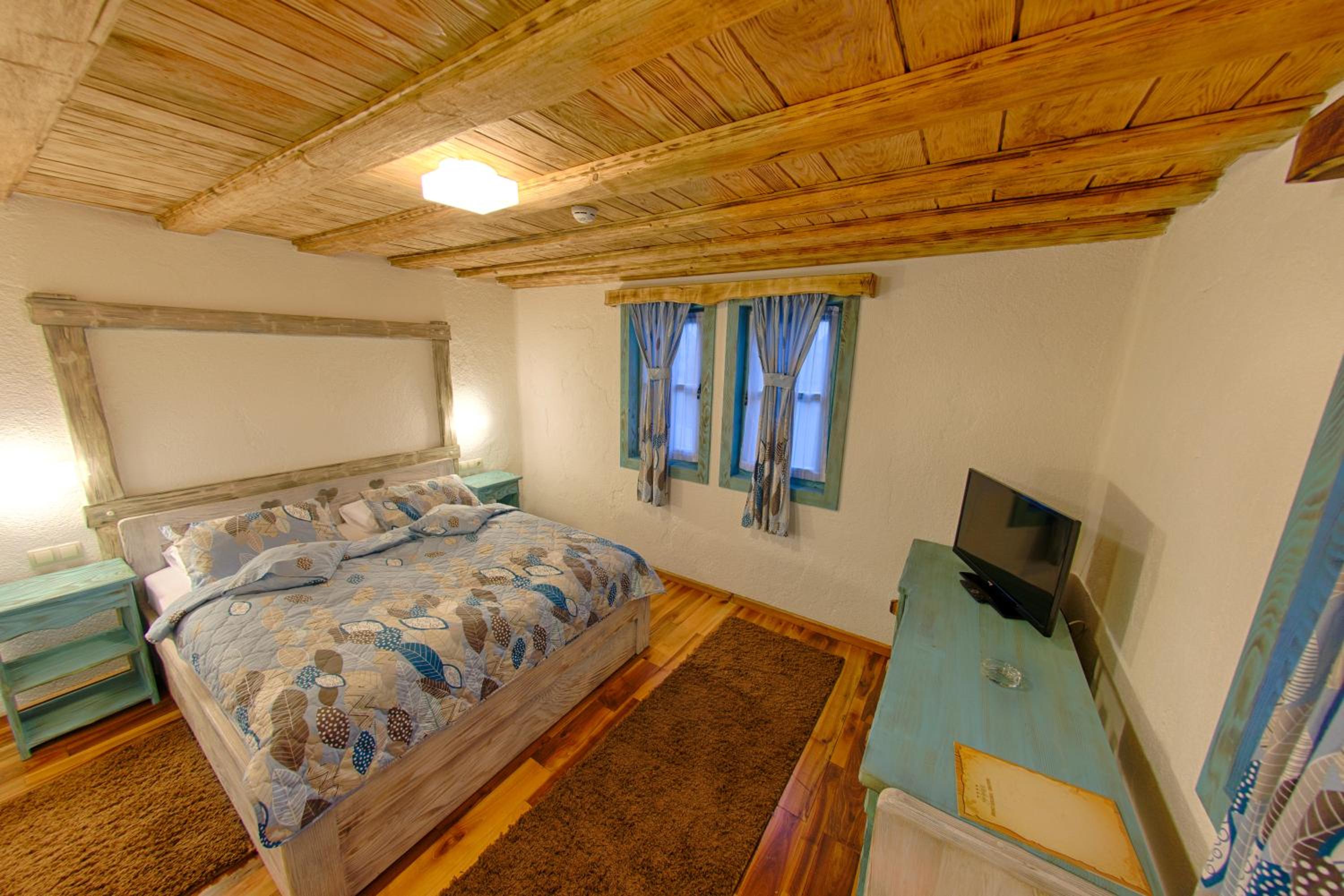 Double Room - Photo 15