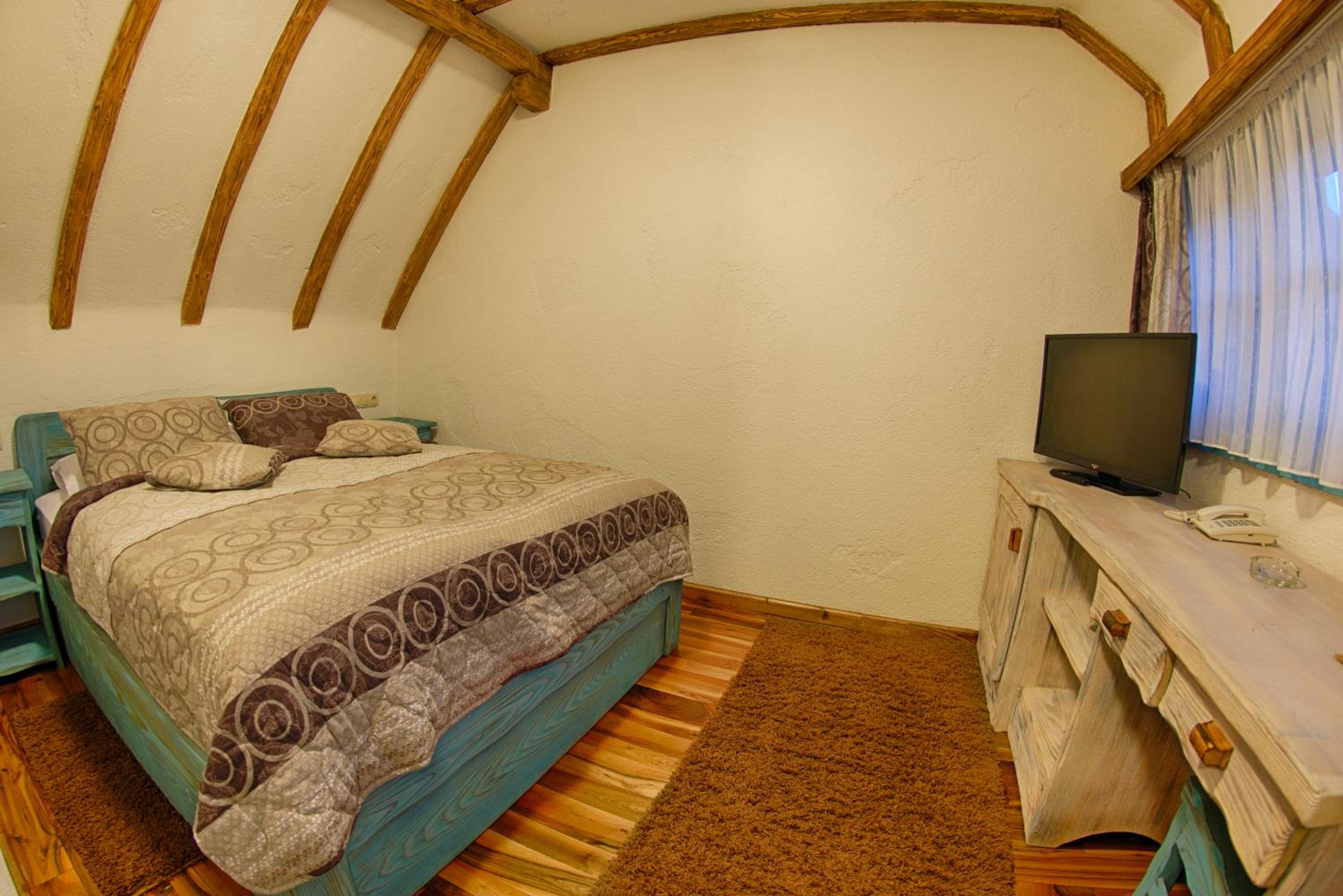 Double Room - Photo 14
