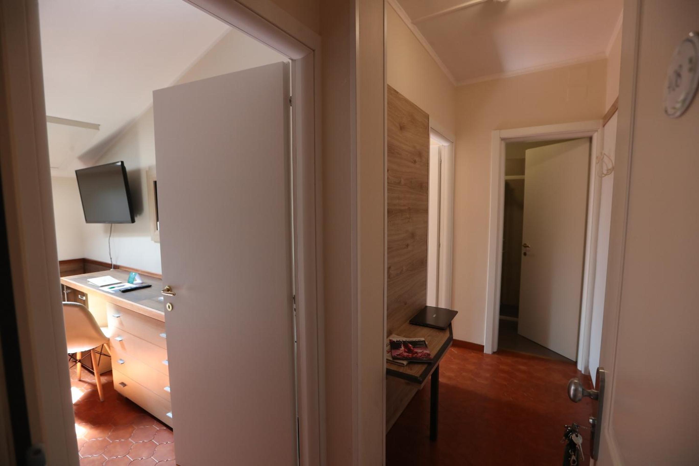 Family Room - Photo 4
