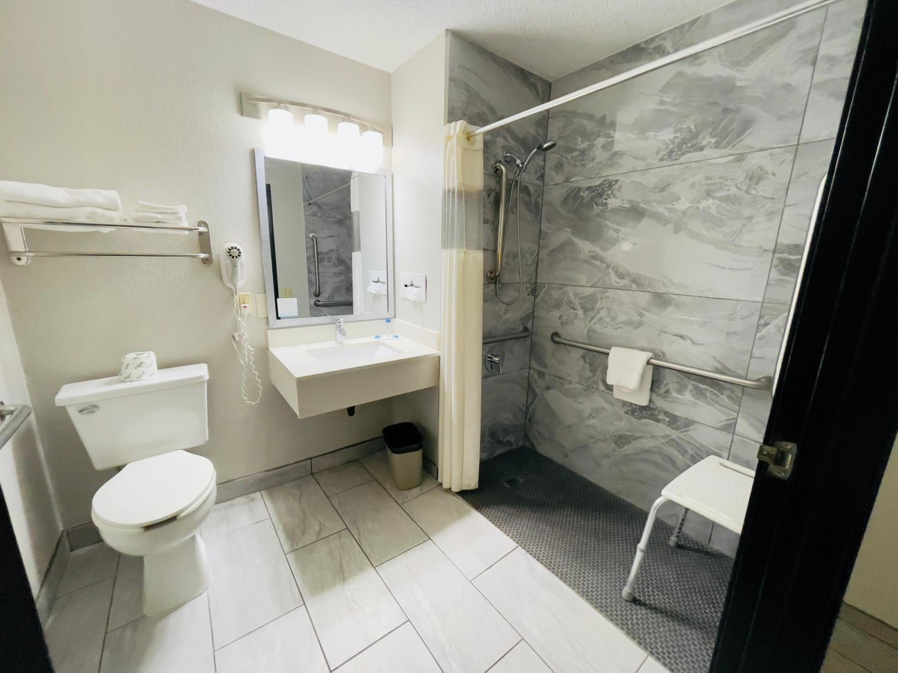 King Room - Disability Access/Non-Smoking - Photo 4