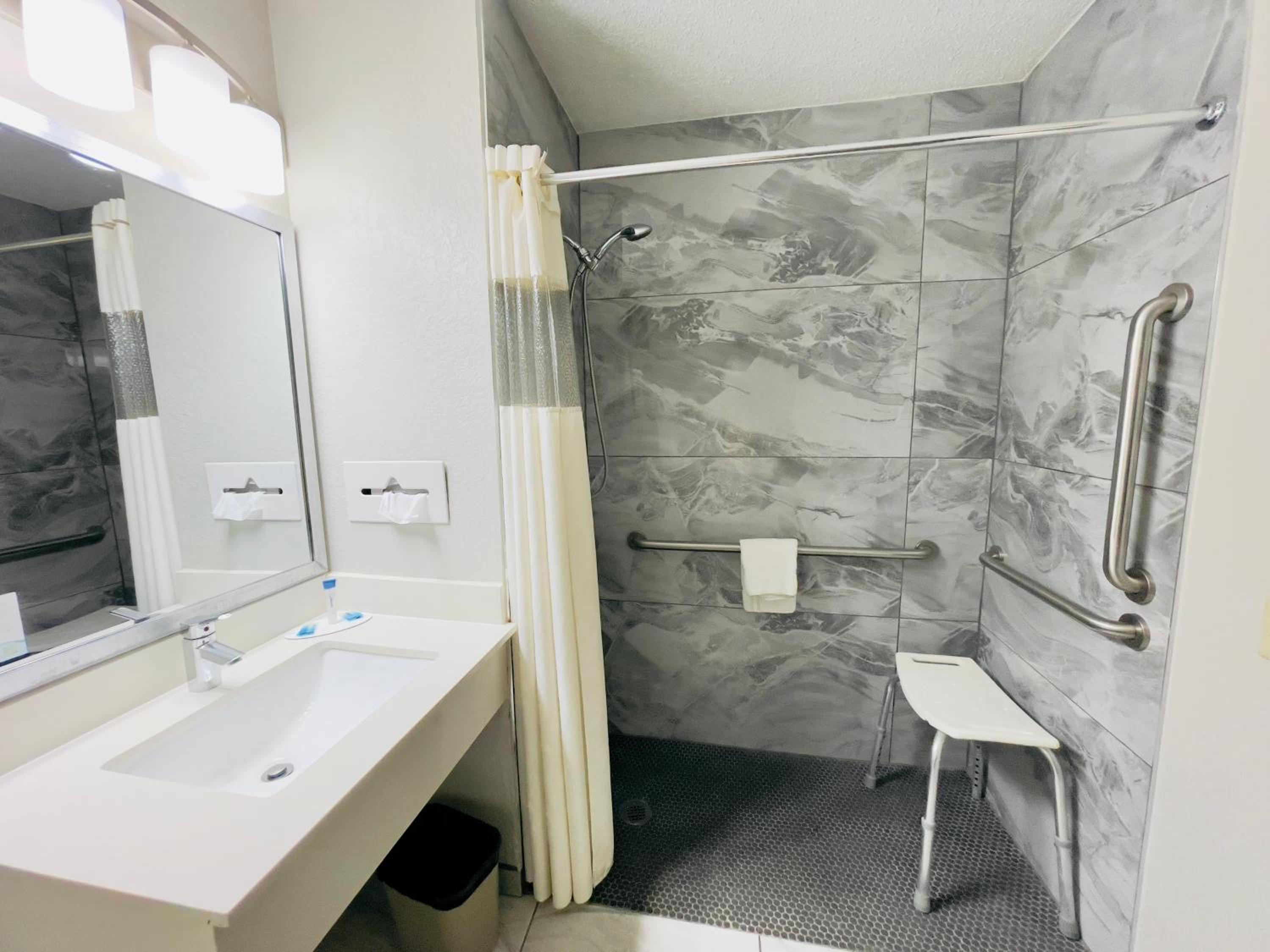 King Room - Disability Access/Non-Smoking - Photo 3