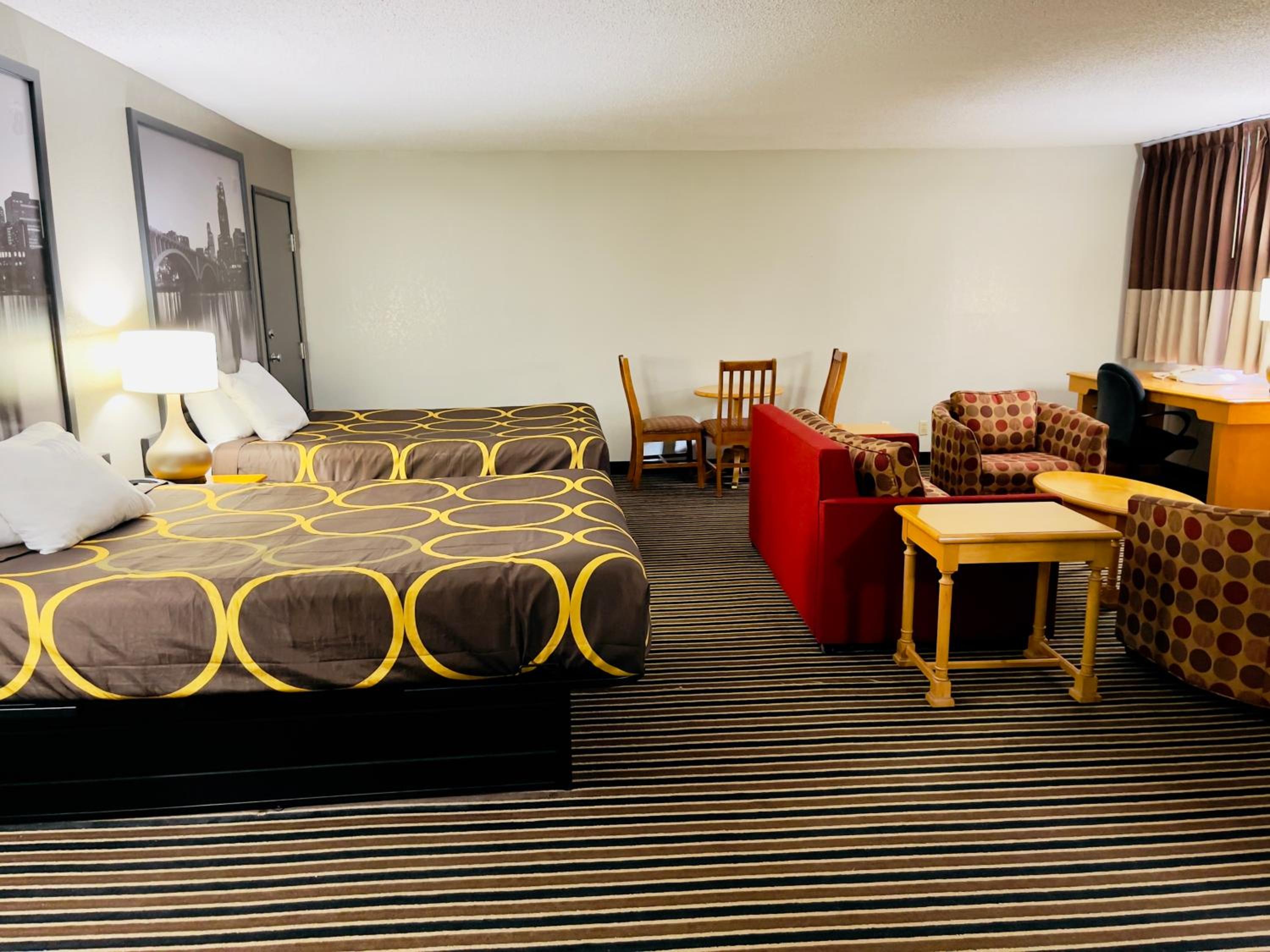 Queen Studio Suite with Two Queen Beds - Non-Smoking - Photo 7