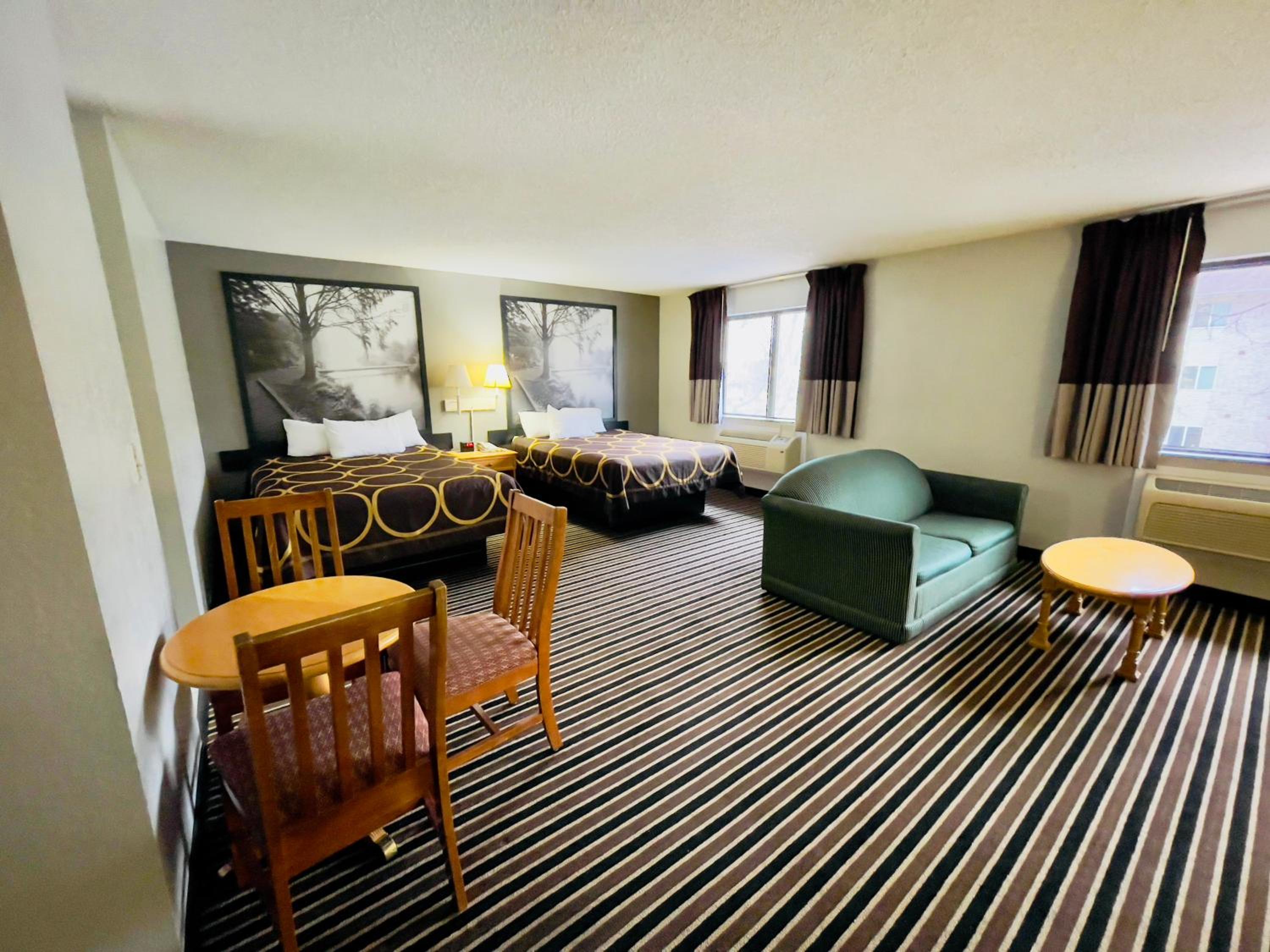 Queen Suite - Non-Smoking - Photo 11