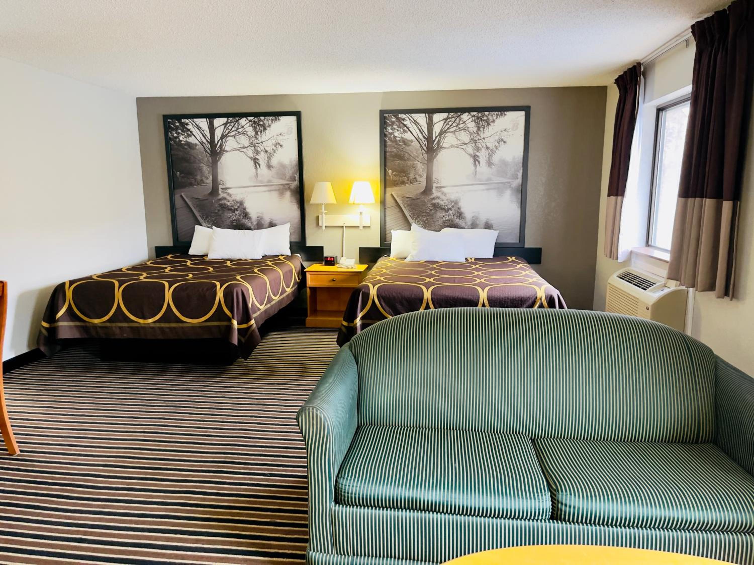 Queen Suite - Non-Smoking - Photo 10