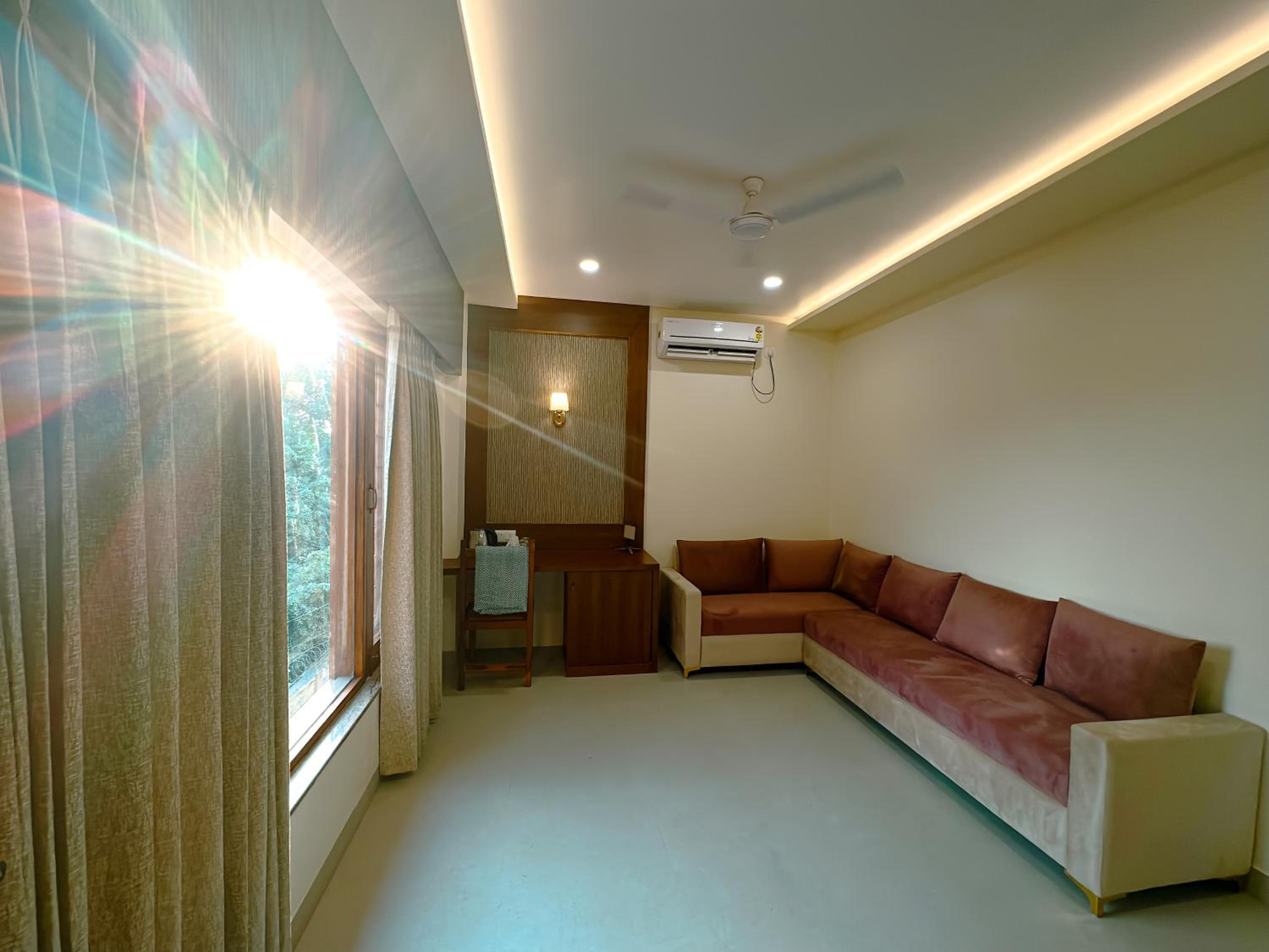 Suite - Photo 3