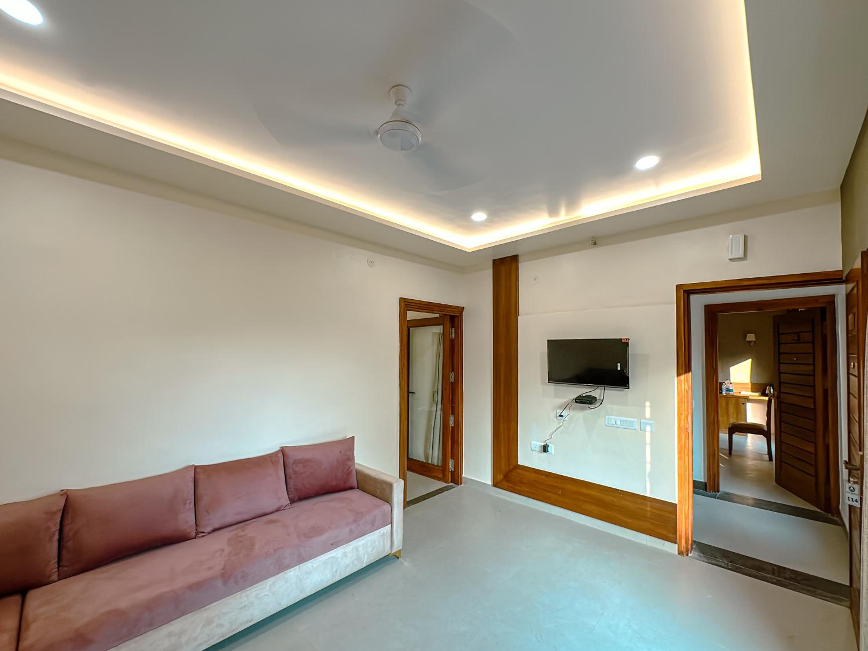 Suite - Photo 10