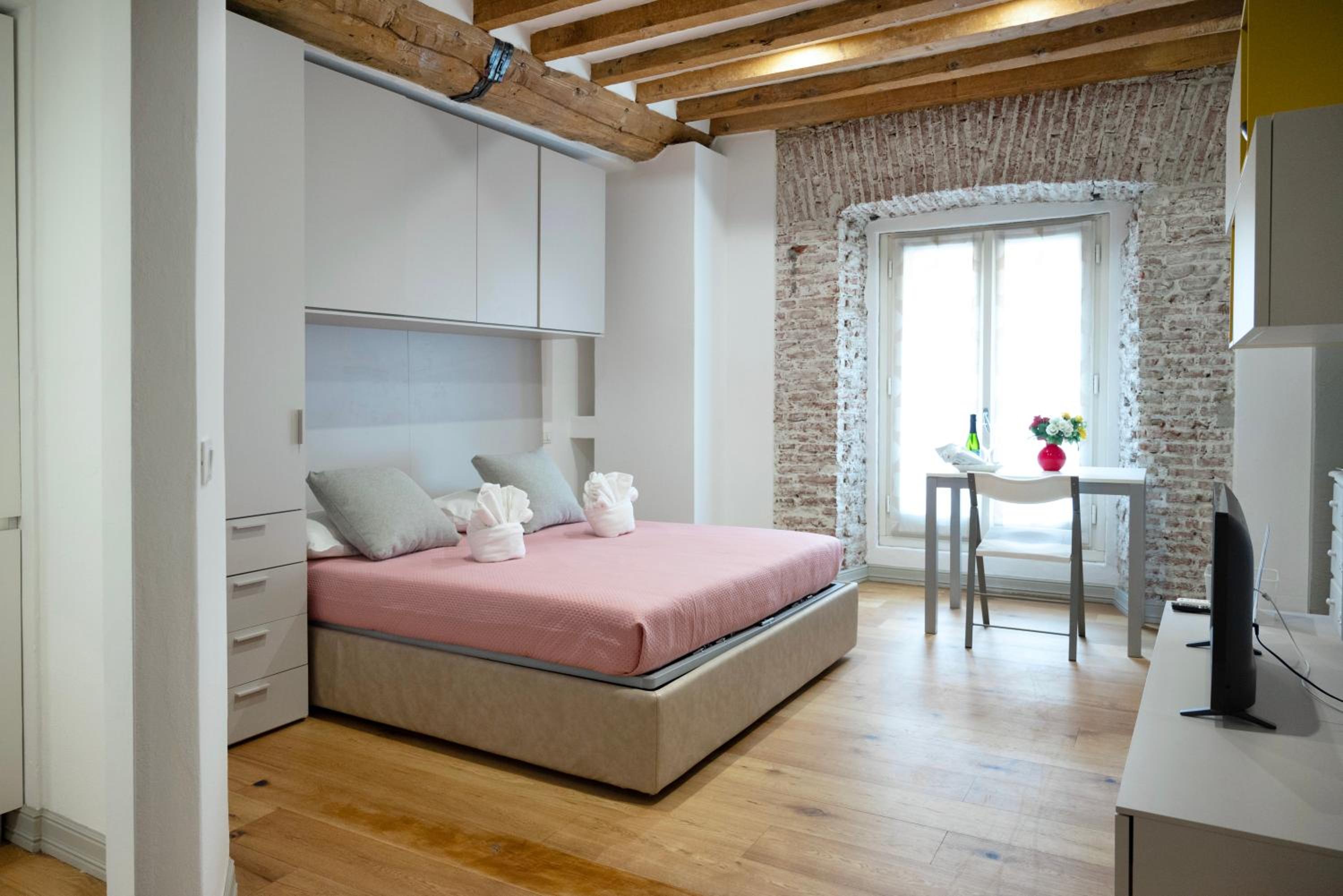 Studio Apartment
