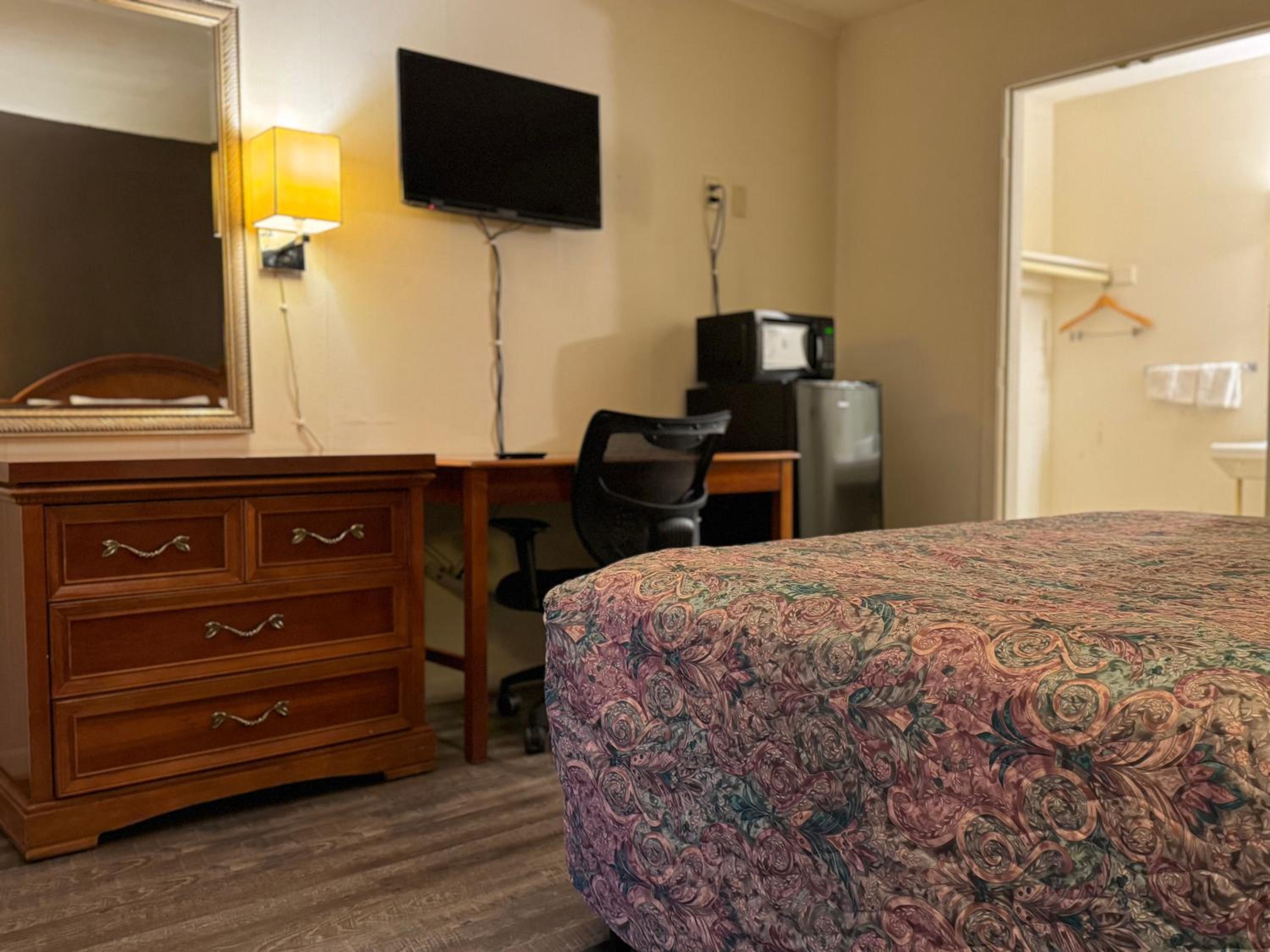 Deluxe Room (2 Adults + 1 Child) - Photo 9
