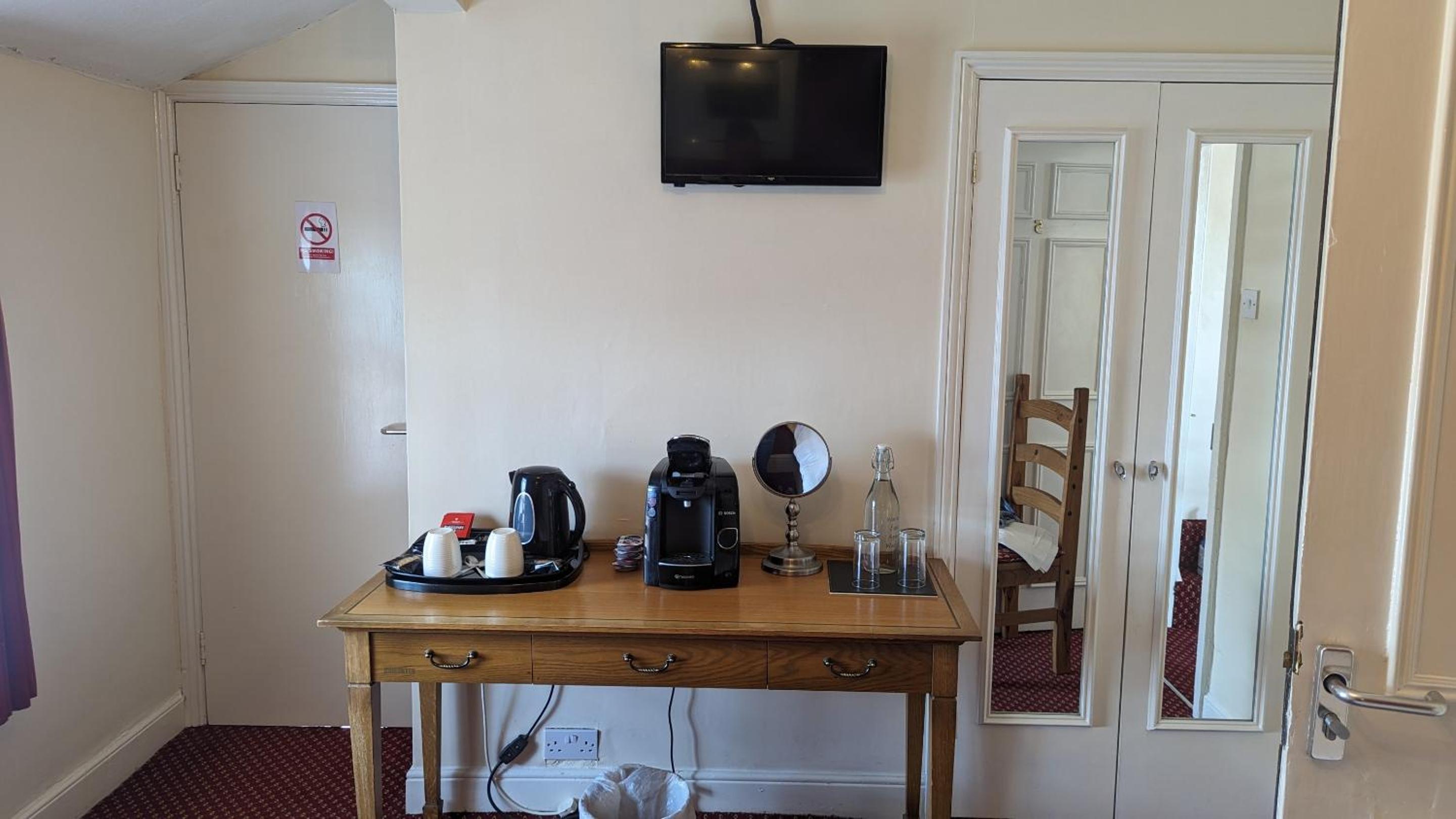 Standard Twin Room - Photo 2
