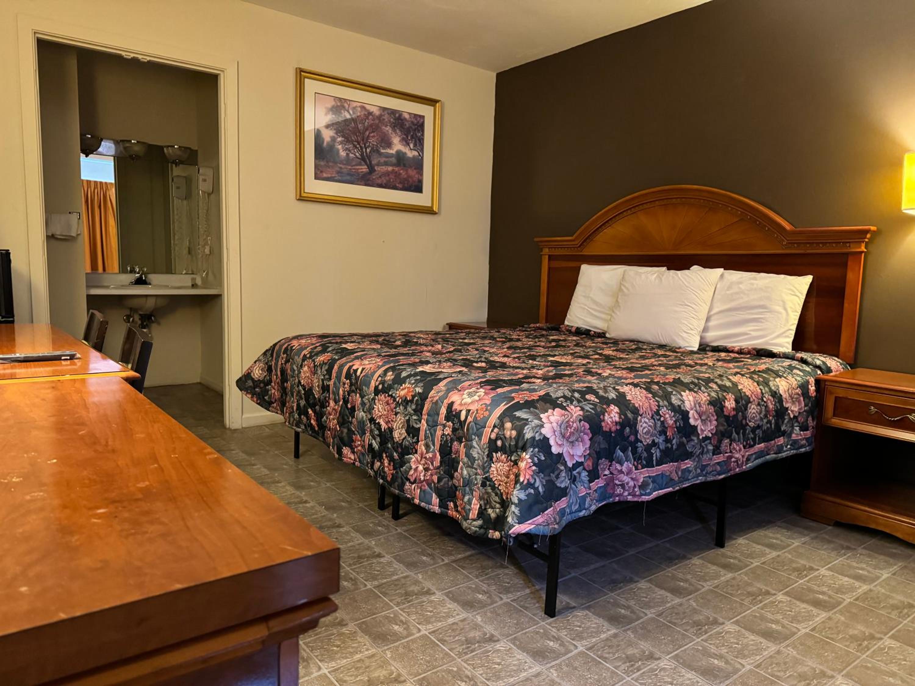 Deluxe King Room - Photo 4