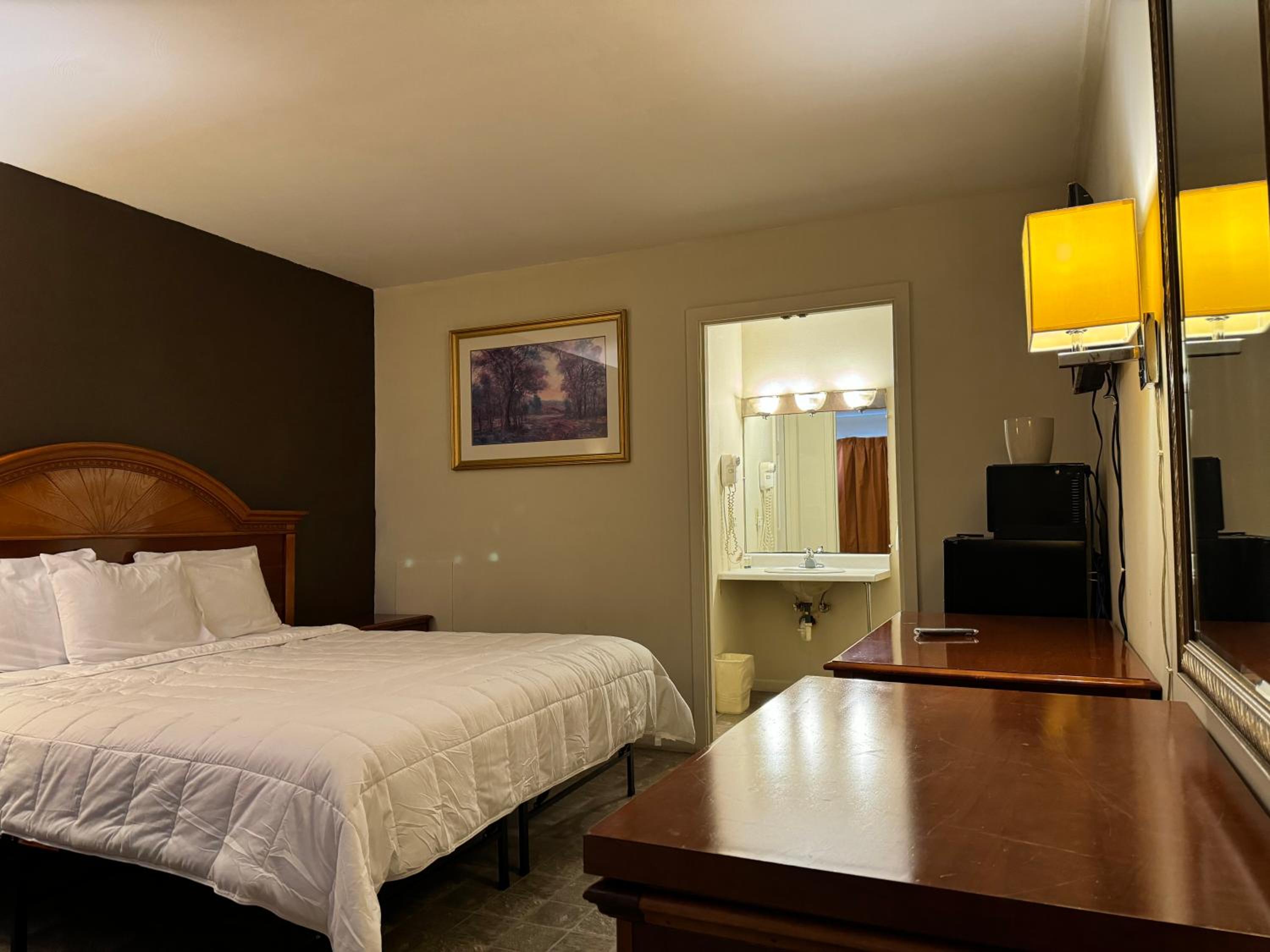 Deluxe Room (2 Adults + 1 Child) - Photo 13