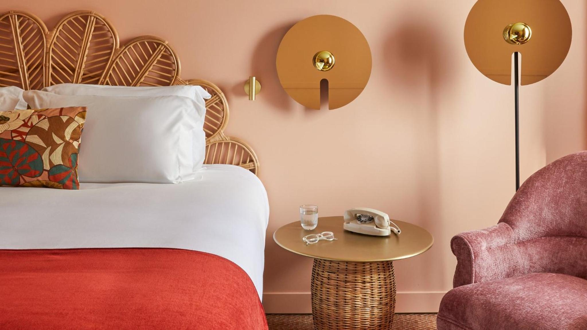 Premium King Room - Photo 3