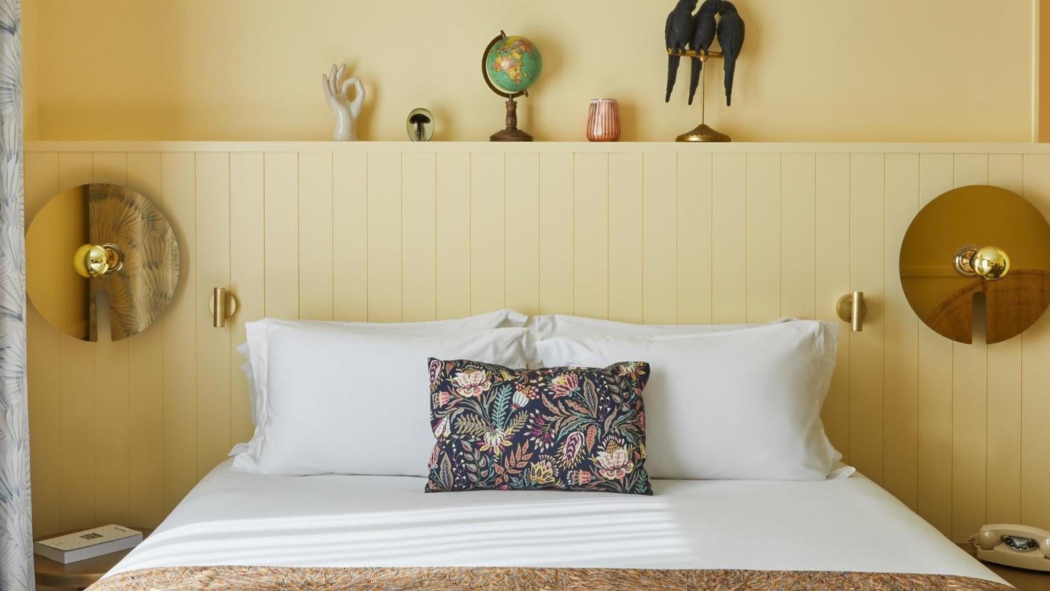 Standard King Room - Photo 4