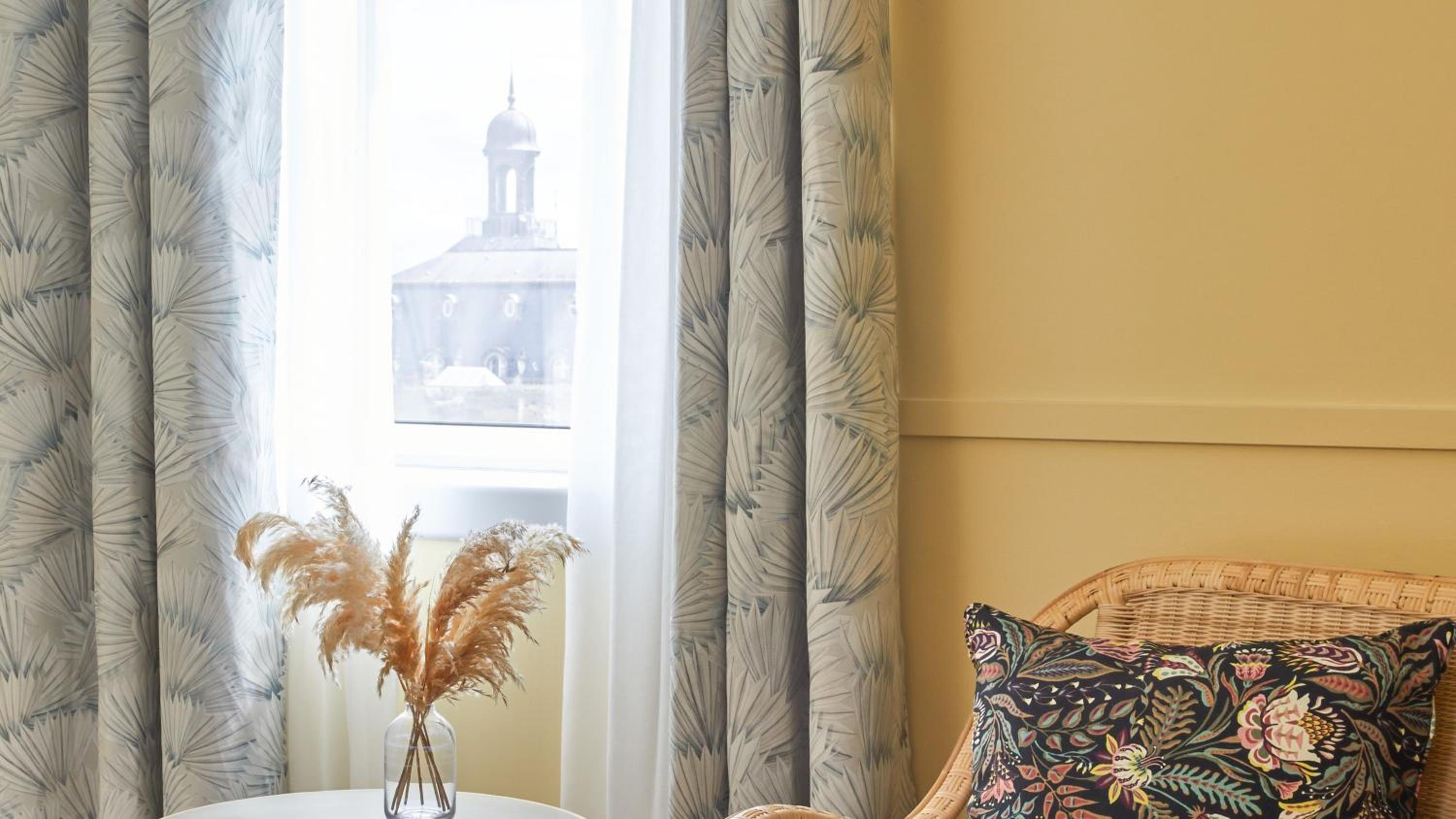 Standard King Room with City View - Photo 6