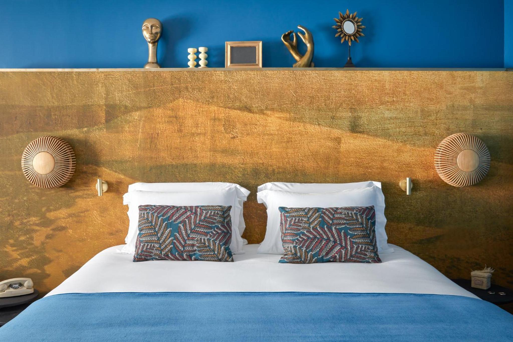 Premium King Room - Photo 2